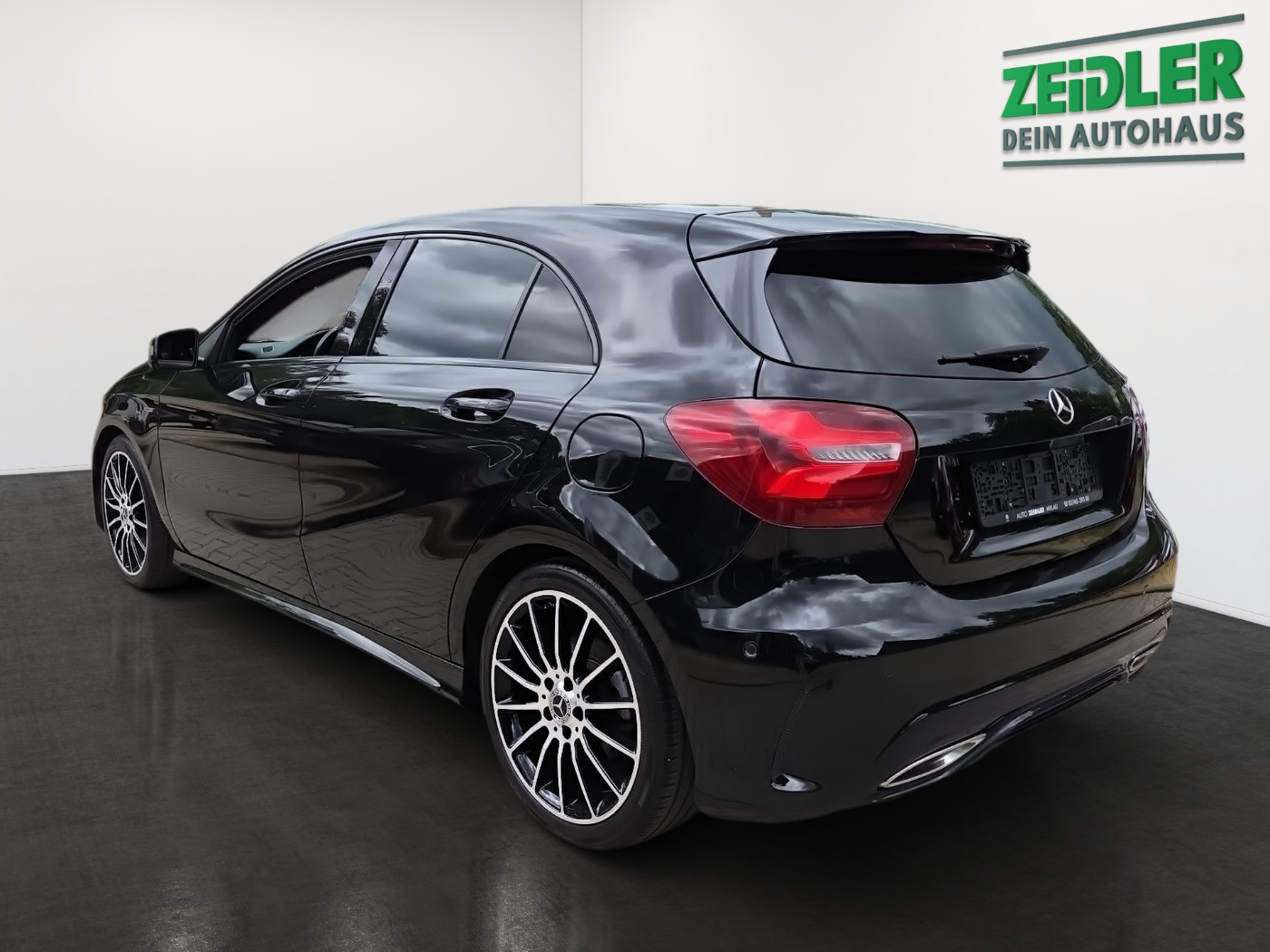 MERCEDES-BENZ A 180 AMG DAB KEY LED NAVI NIGHT PDC SHZ TOUCH Bild 4