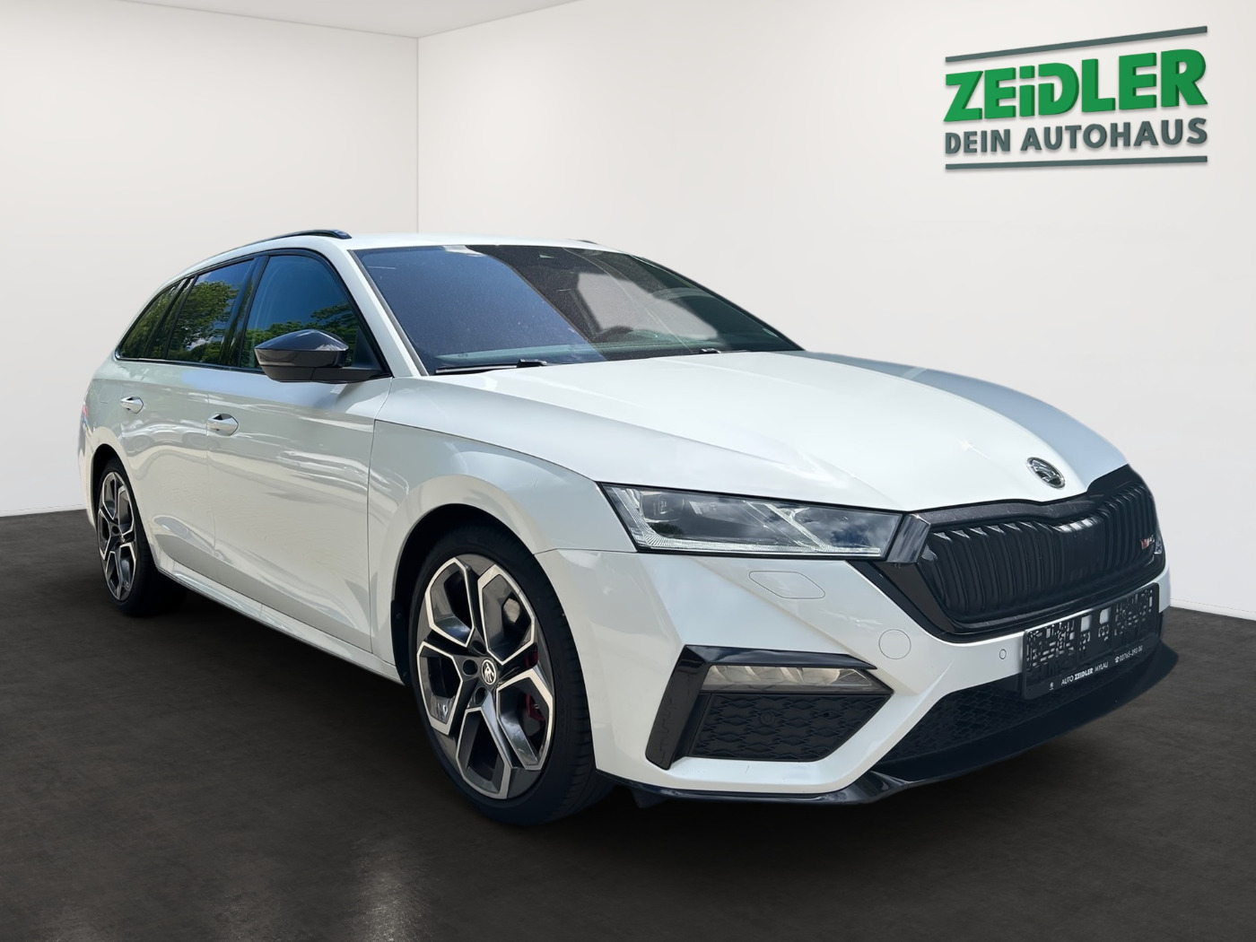 SKODA Octavia Combi 2.0 TDI DSG RS 4x4 AHK ACC PANO SHZ Bild 2