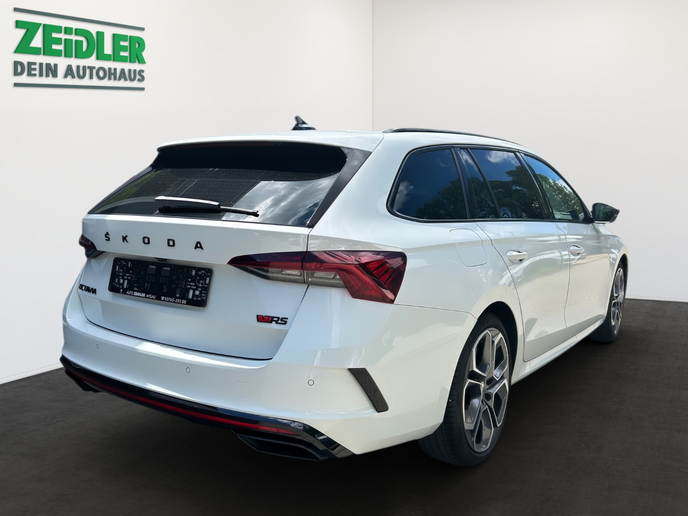 SKODA Octavia Combi 2.0 TDI DSG RS 4x4 AHK ACC PANO SHZ Bild 3