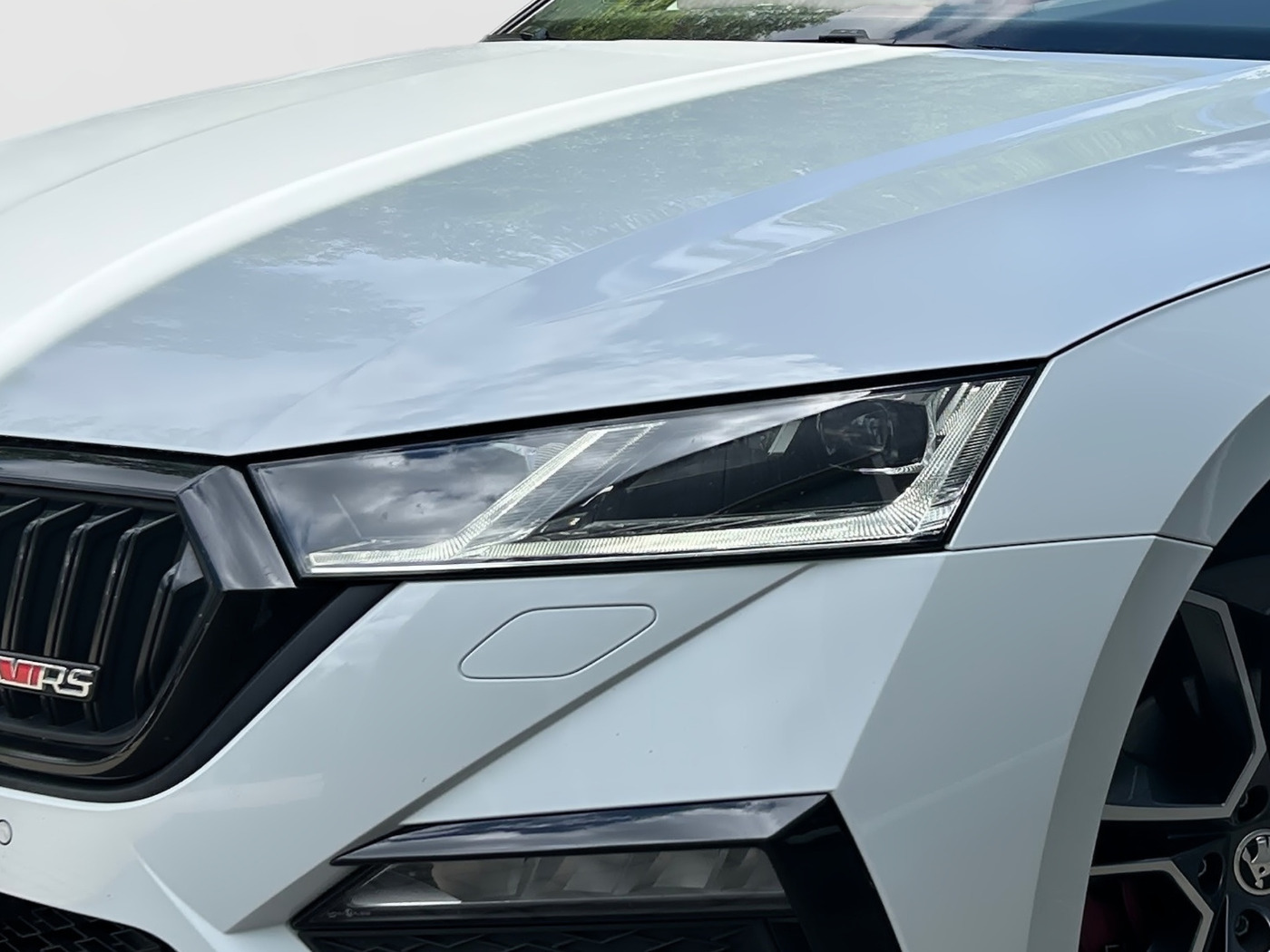 SKODA Octavia Combi 2.0 TDI DSG RS 4x4 AHK ACC PANO SHZ Bild 5