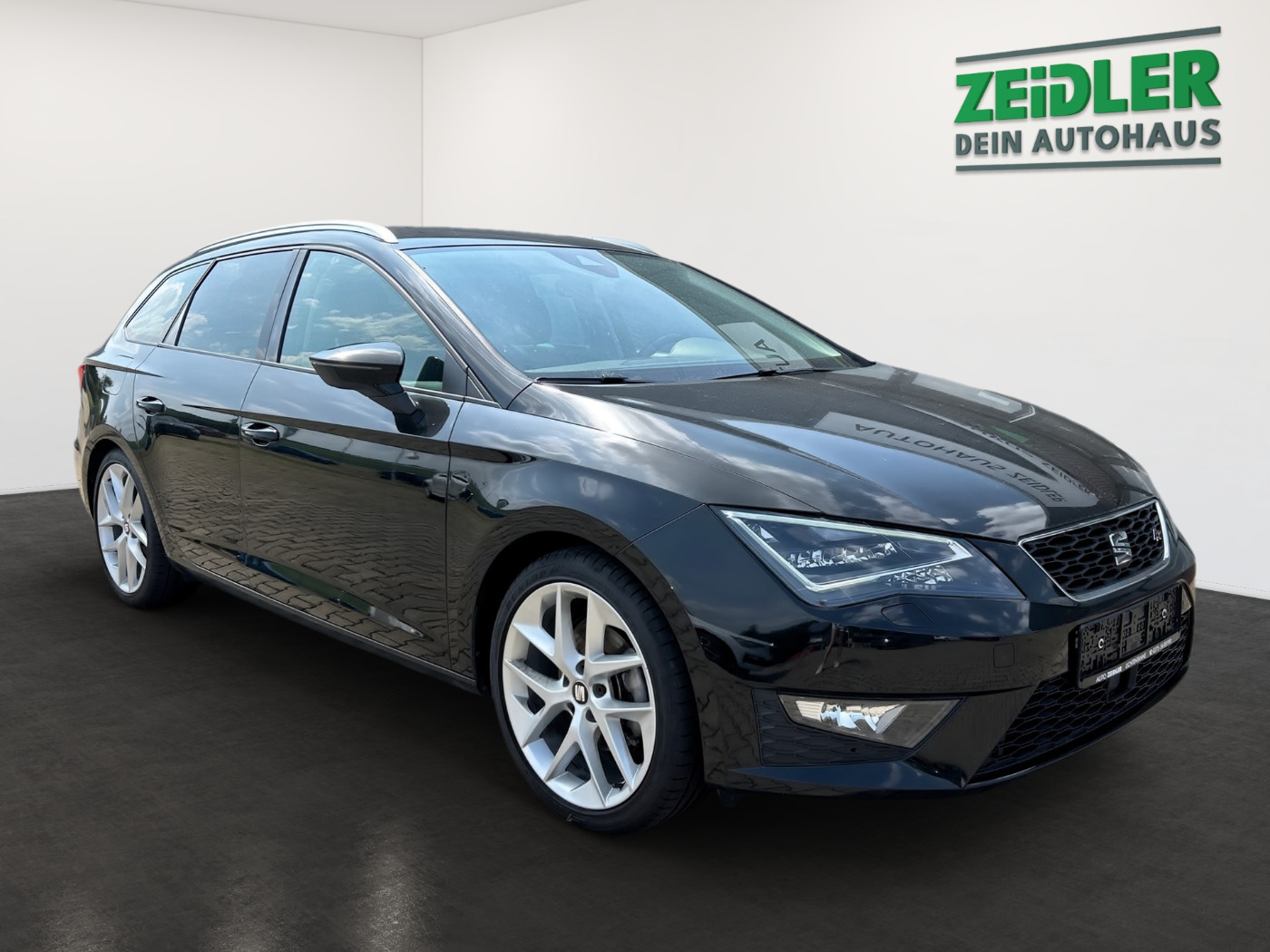 SEAT Leon ST 1.4 TSI FR AHK LED NAVI PDC RFK SHZ SOUND Bild 2