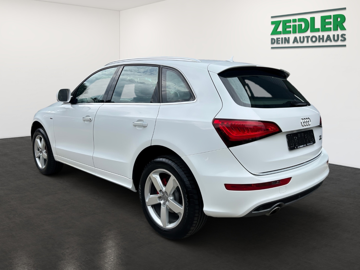 Audi Q5 2.0 TDI quattro S-Line AHK NAVI PDC SHZ XENON Bild 4