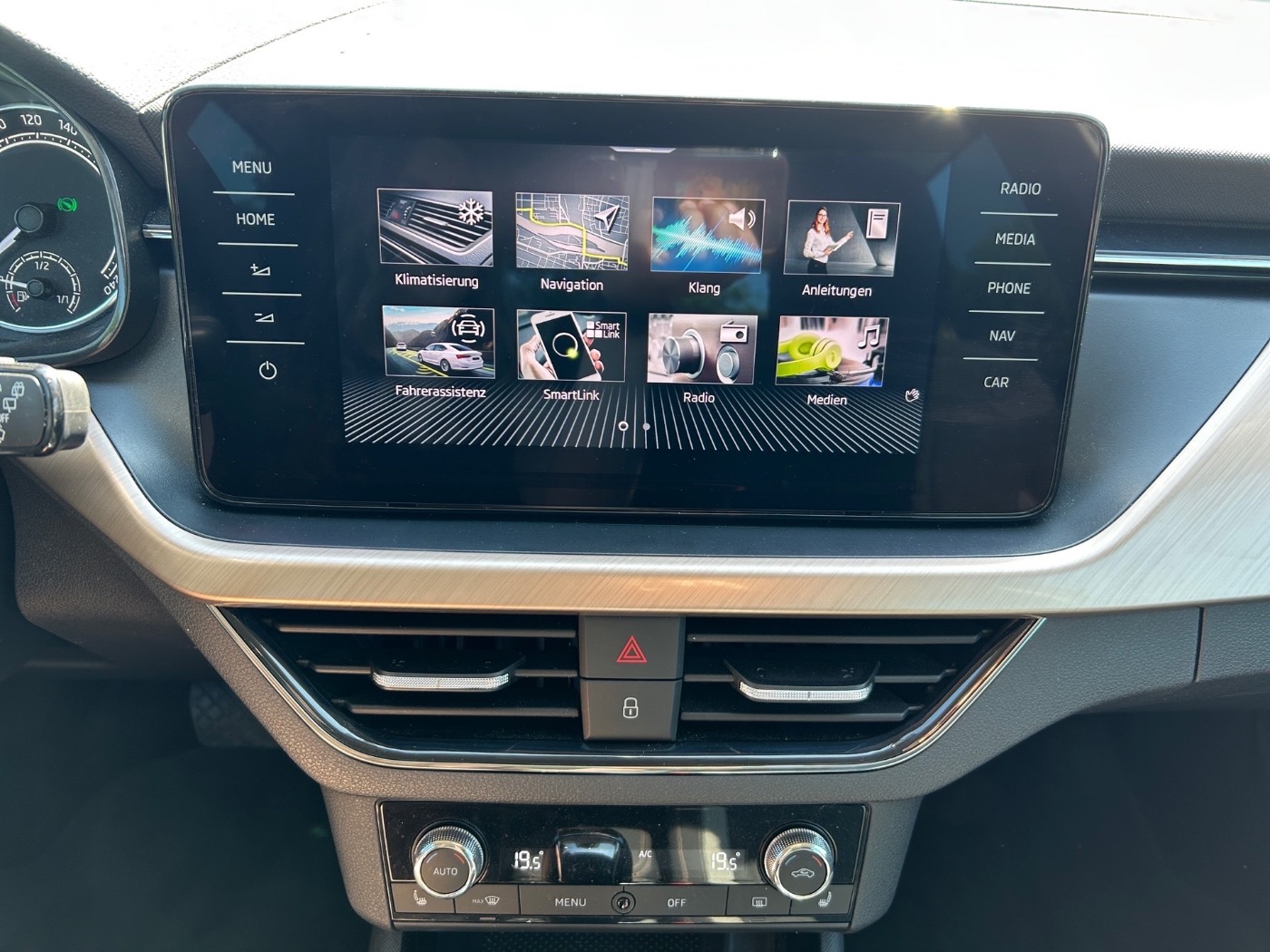 SKODA Kamiq 1.5 TSI DSG Style AHK DAB KEY LED NAVI SHZ Bild 9