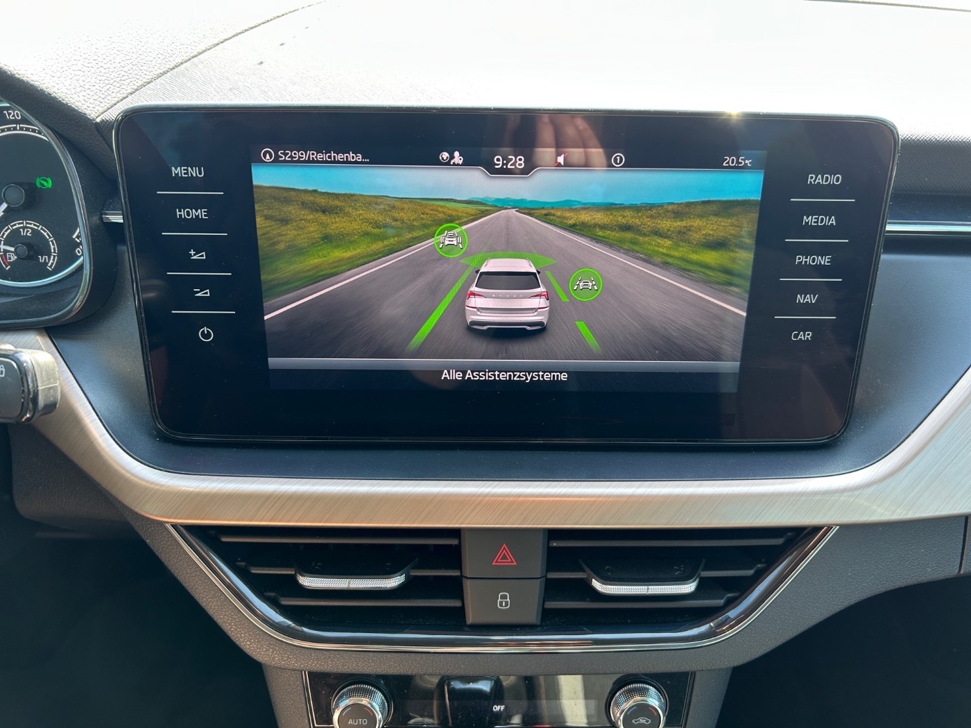 SKODA Kamiq 1.5 TSI DSG Style AHK DAB KEY LED NAVI SHZ Bild 16