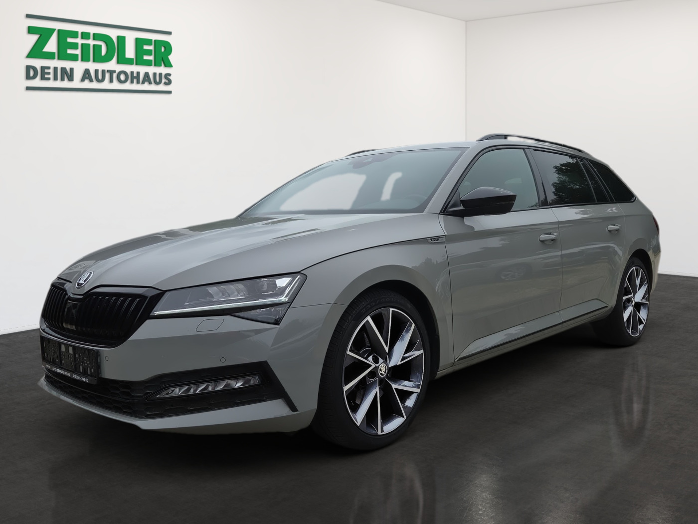 SKODA Superb Combi 2.0 TDI DSG 4x4 Sportline AHK STHZ
