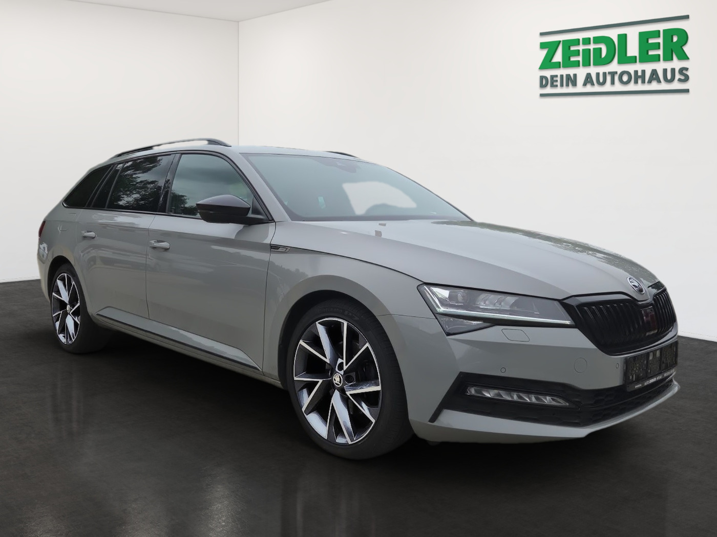 SKODA Superb Combi 2.0 TDI DSG 4x4 Sportline AHK STHZ Bild 2