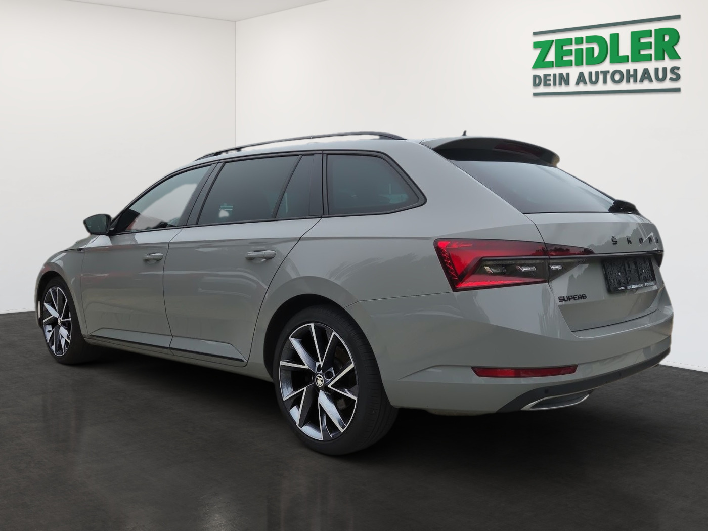 SKODA Superb Combi 2.0 TDI DSG 4x4 Sportline AHK STHZ Bild 4