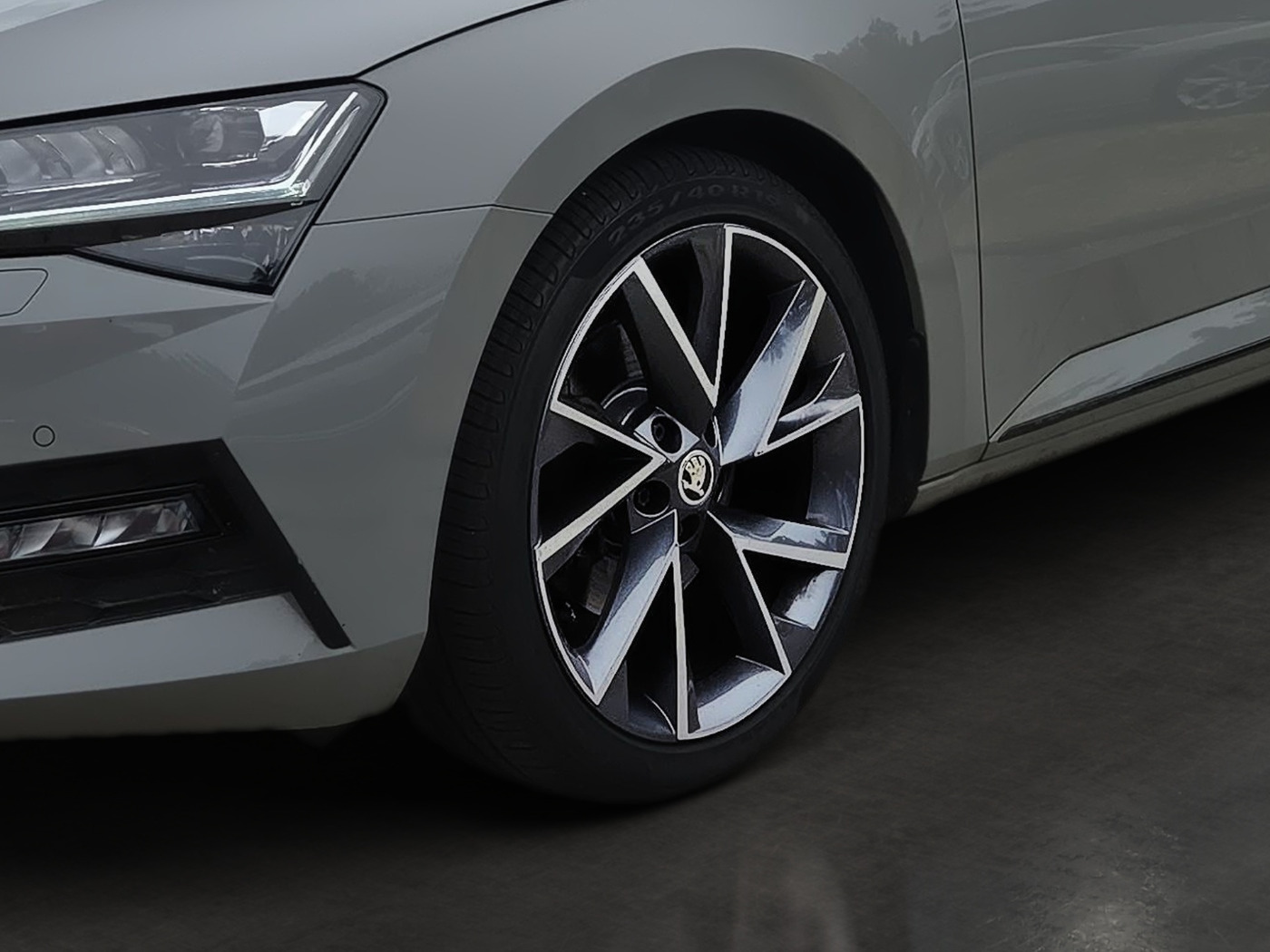 SKODA Superb Combi 2.0 TDI DSG 4x4 Sportline AHK STHZ Bild 6