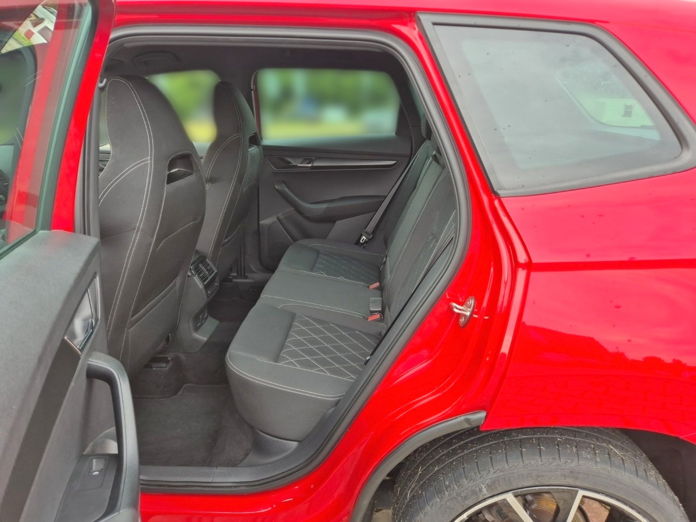 SKODA Karoq 1.5 TSI ACT Sportline ACC DAB LED NAVI SHZ Bild 8