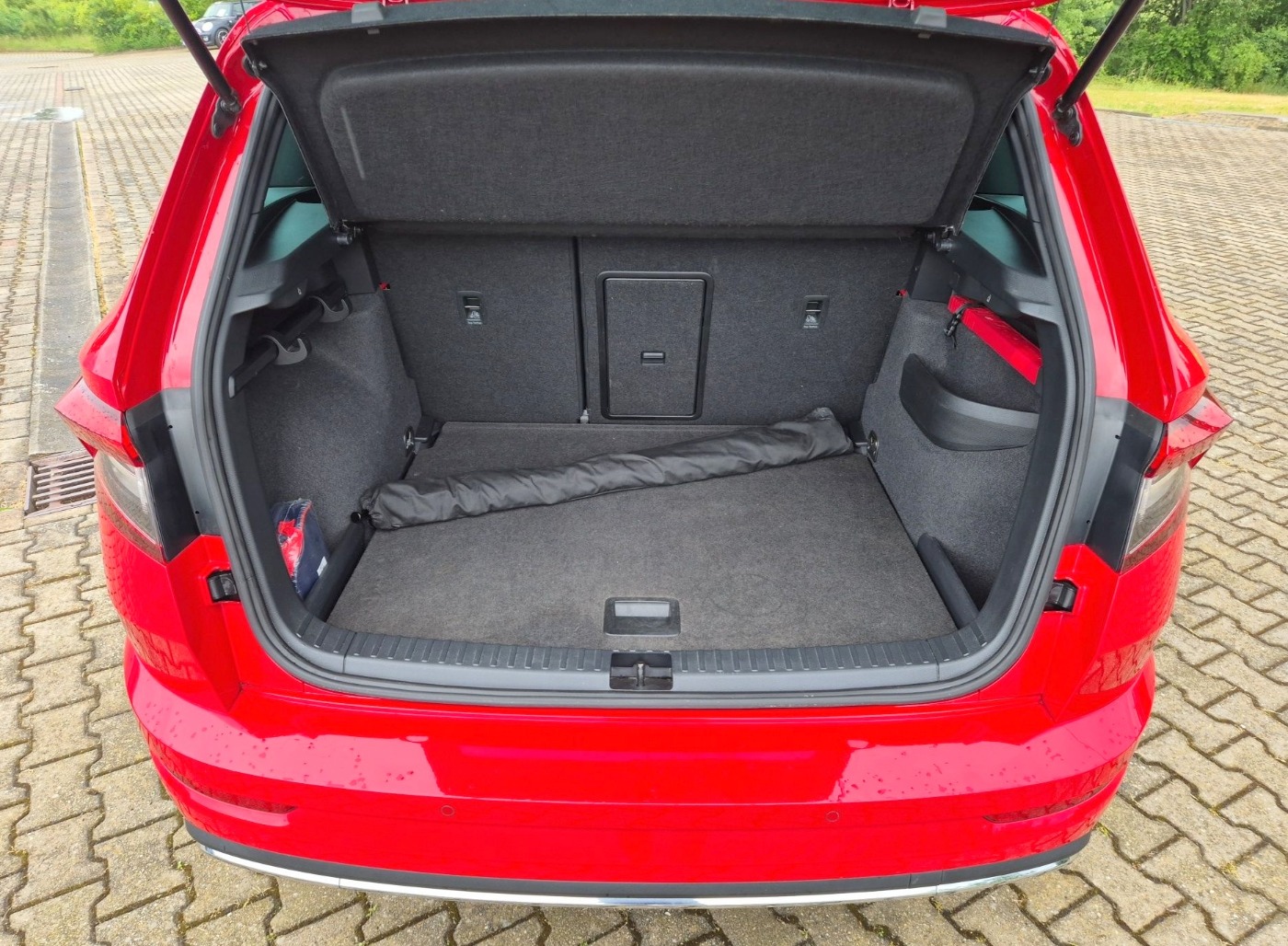 SKODA Karoq 1.5 TSI ACT Sportline ACC DAB LED NAVI SHZ Bild 9