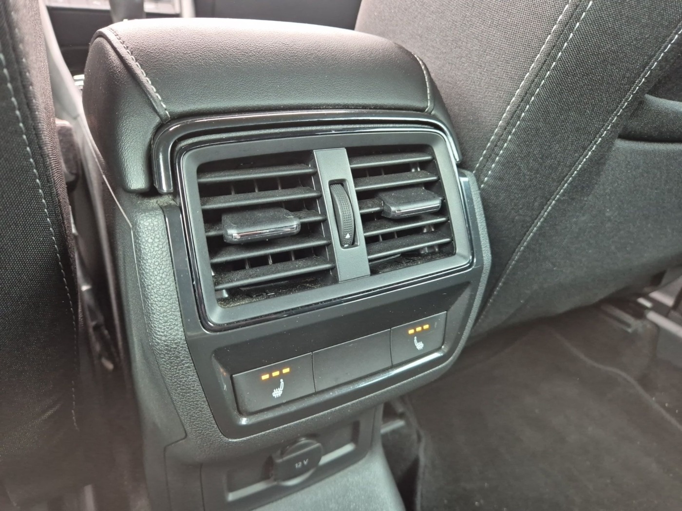 SKODA Karoq 1.5 TSI ACT Sportline ACC DAB LED NAVI SHZ Bild 19