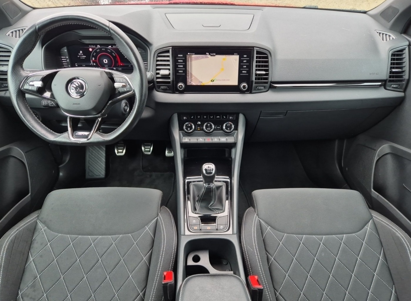 SKODA Karoq 1.5 TSI ACT Sportline ACC DAB LED NAVI SHZ Bild 14
