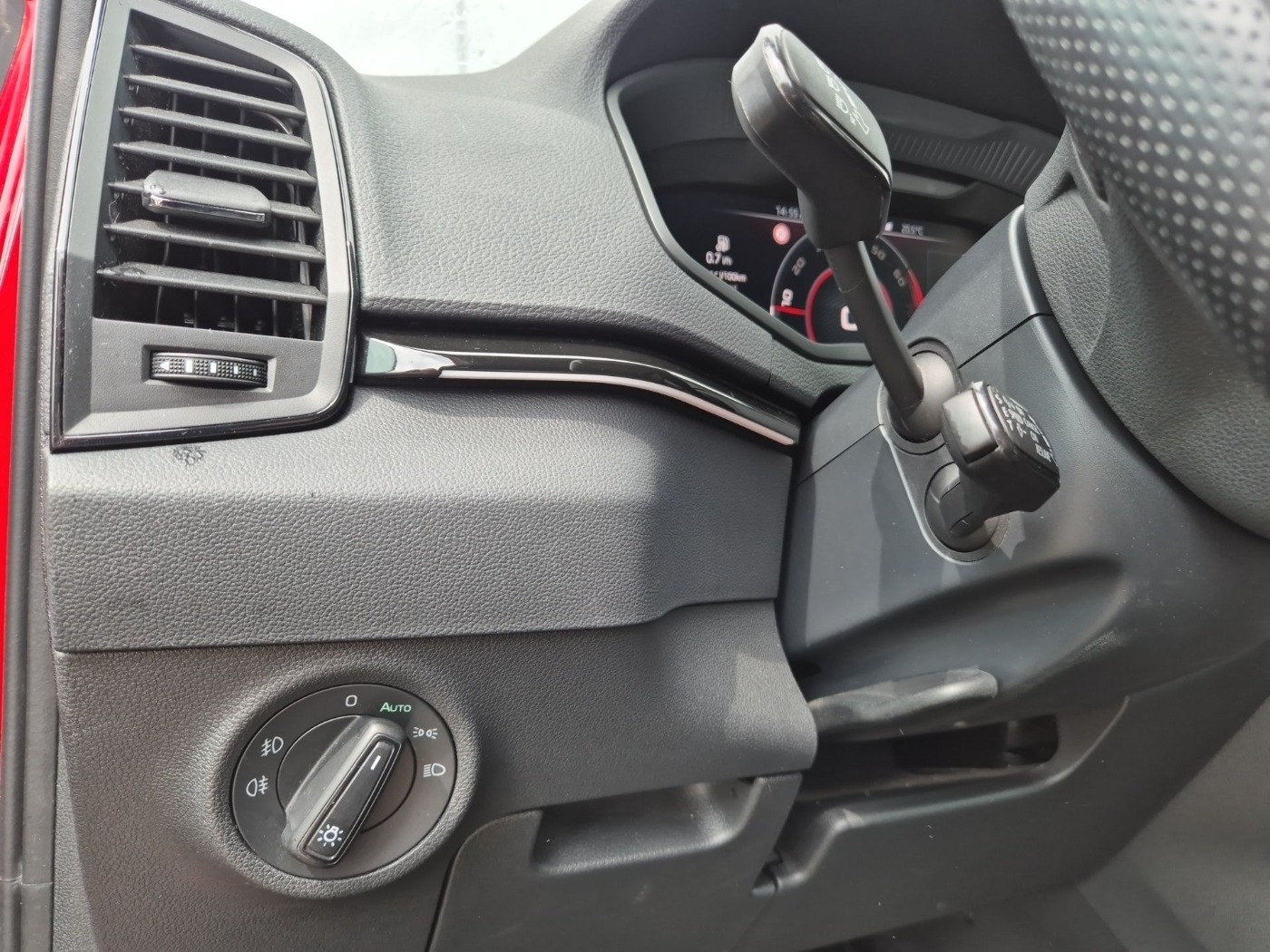 SKODA Karoq 1.5 TSI ACT Sportline ACC DAB LED NAVI SHZ Bild 12
