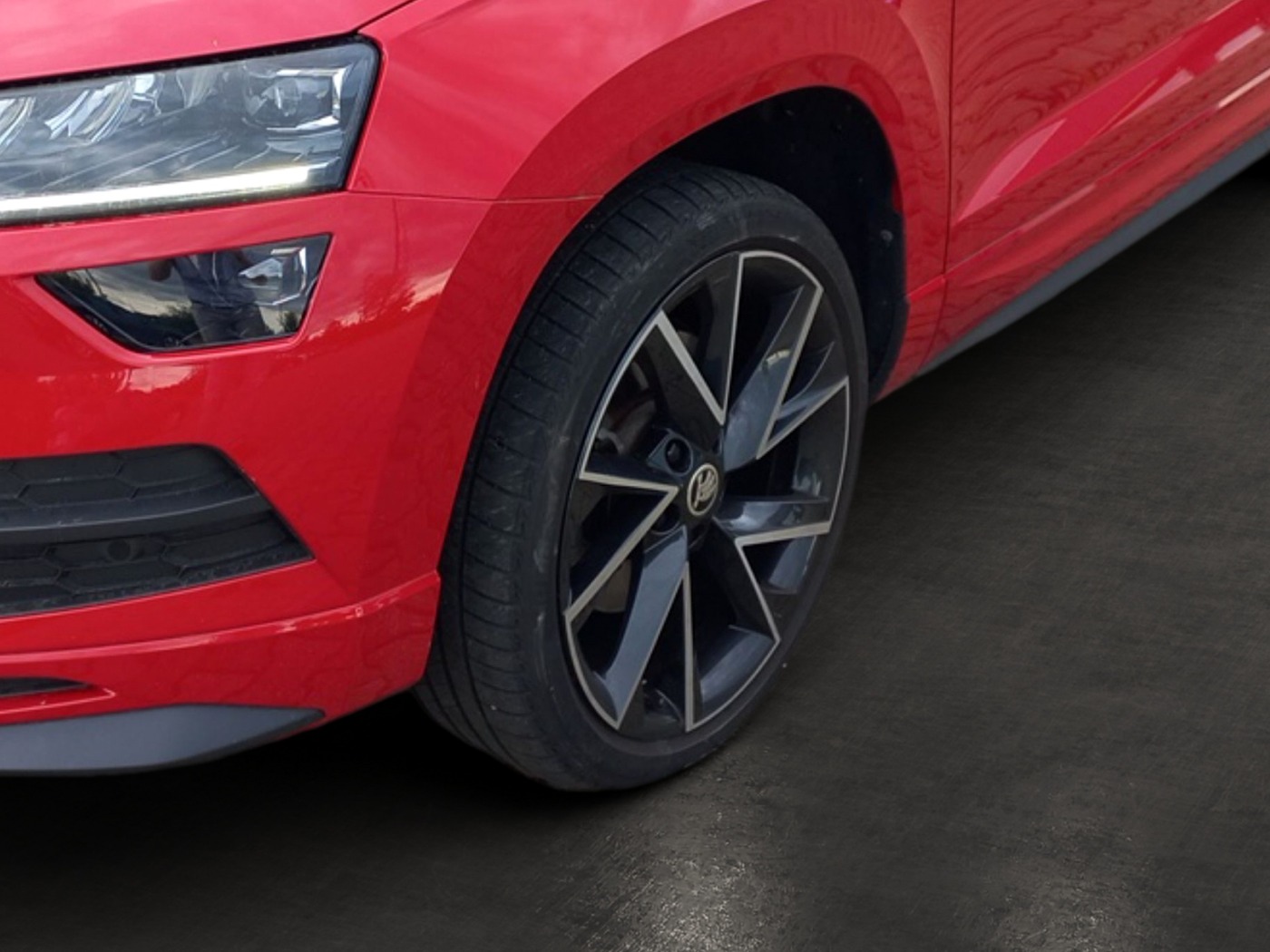 SKODA Karoq 1.5 TSI ACT Sportline ACC DAB LED NAVI SHZ Bild 6