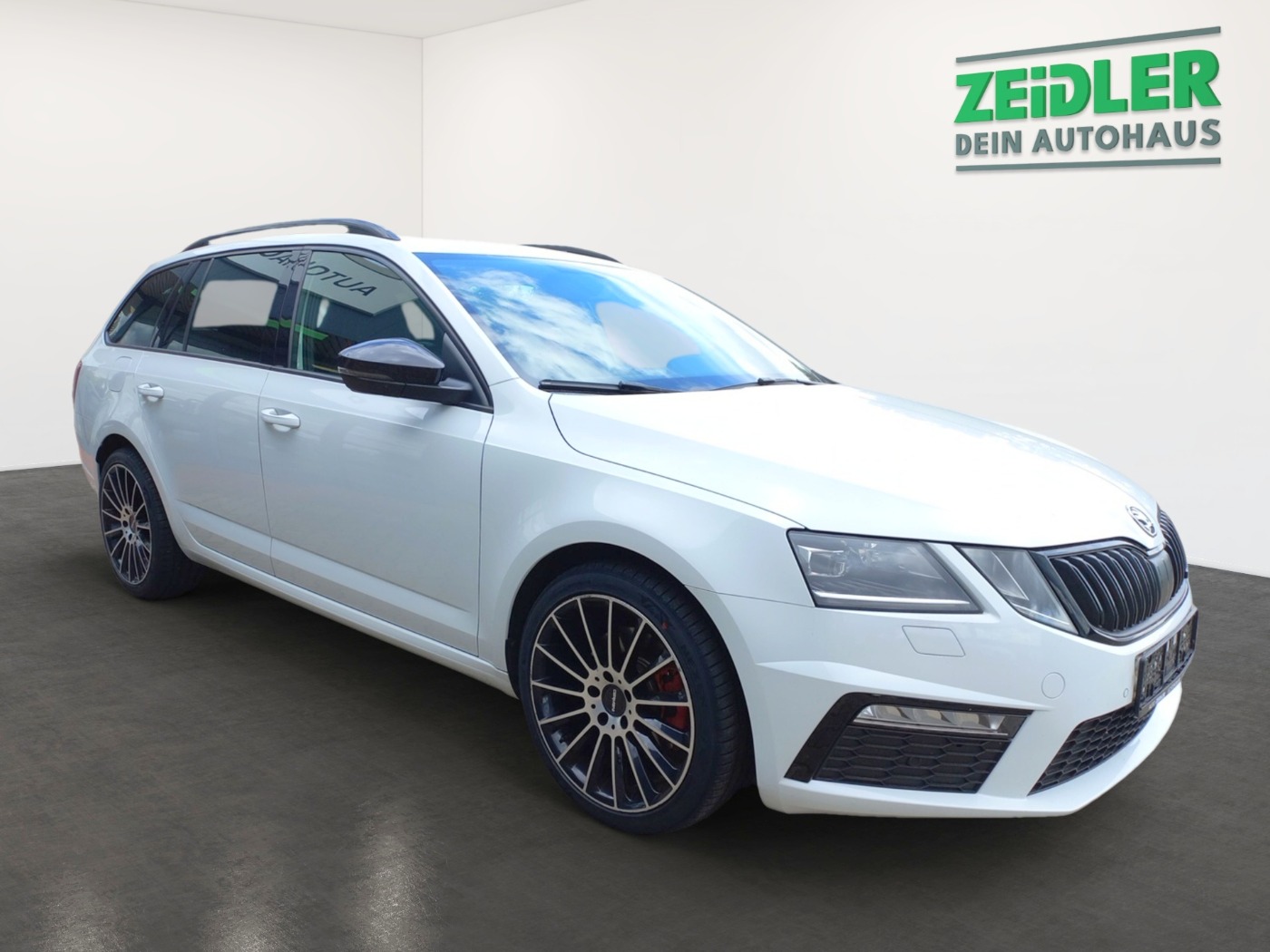 SKODA Octavia Combi 2.0 TDI DSG RS ACC DAB LED PDC SHZ Bild 2