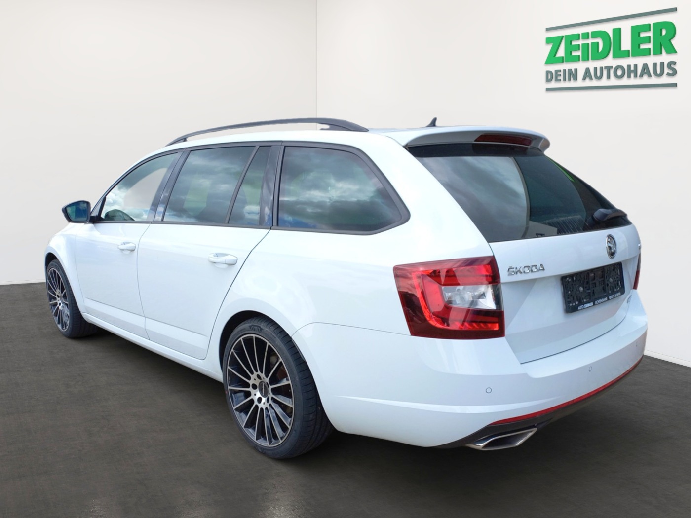 SKODA Octavia Combi 2.0 TDI DSG RS ACC DAB LED PDC SHZ Bild 4
