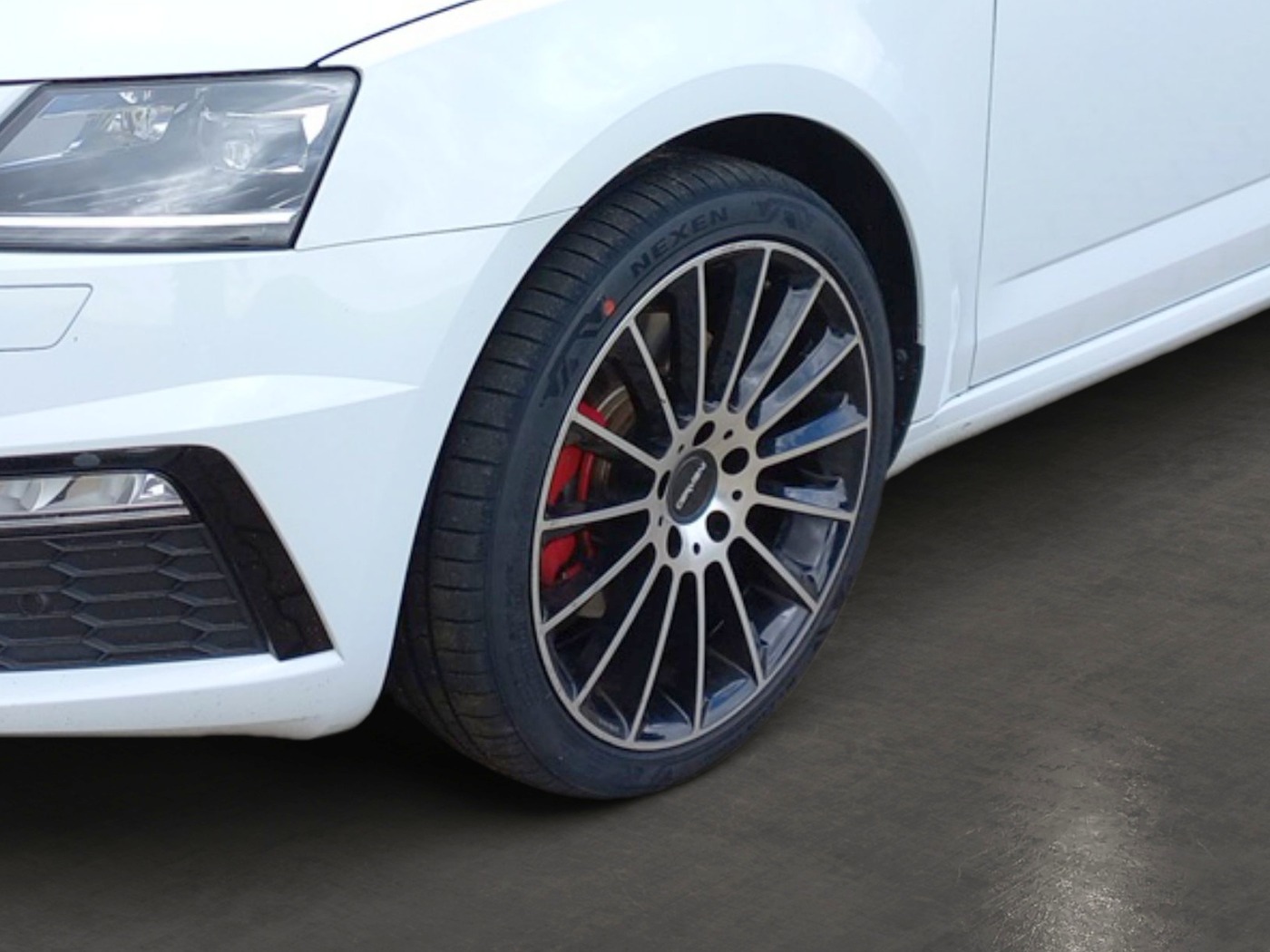 SKODA Octavia Combi 2.0 TDI DSG RS ACC DAB LED PDC SHZ Bild 6
