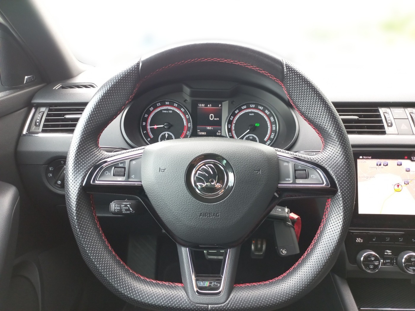 SKODA Octavia Combi 2.0 TDI DSG RS ACC DAB LED PDC SHZ Bild 11