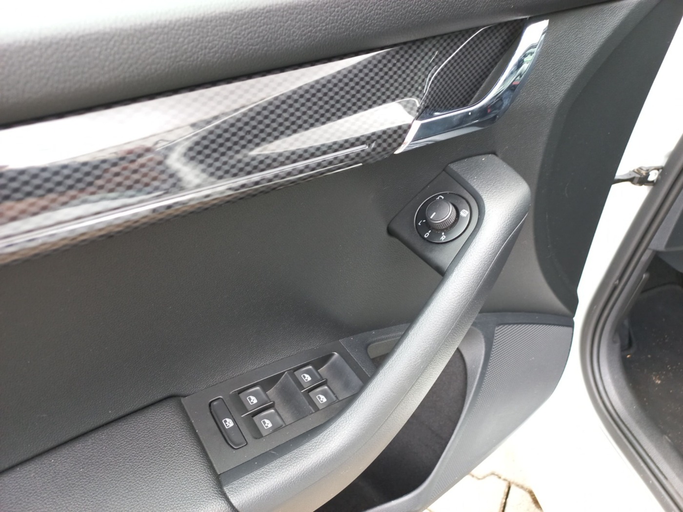 SKODA Octavia Combi 2.0 TDI DSG RS ACC DAB LED PDC SHZ Bild 9