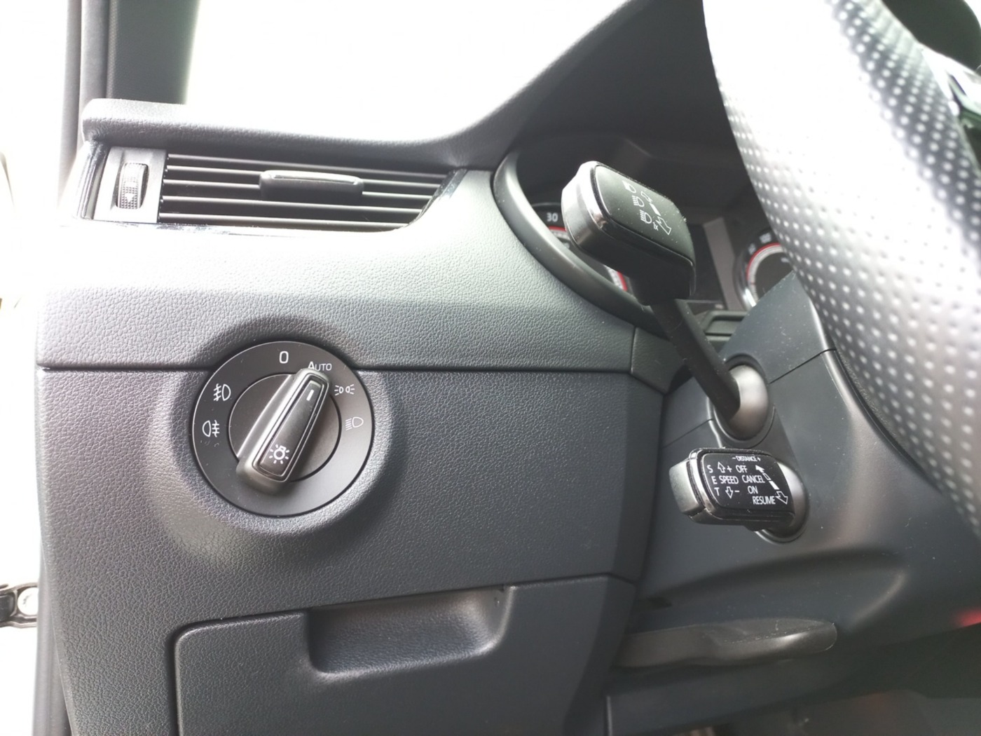 SKODA Octavia Combi 2.0 TDI DSG RS ACC DAB LED PDC SHZ Bild 10