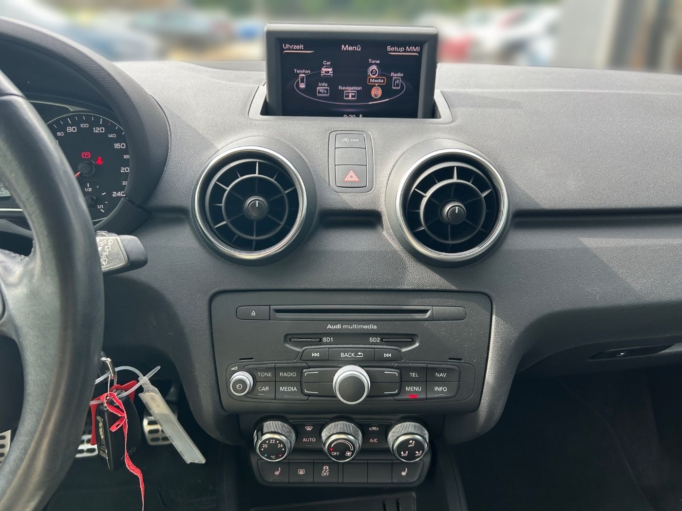Audi A1 1.4 TFSI Attraction ALU KA NEBEL PDC SHZ Bild 9