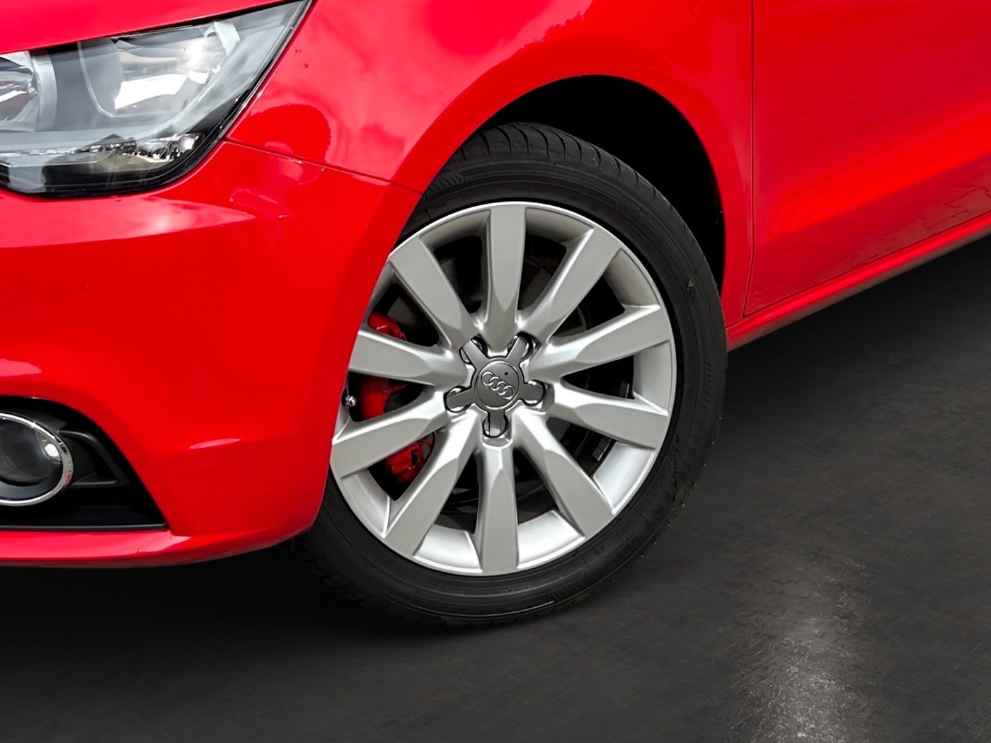 Audi A1 1.4 TFSI Attraction ALU KA NEBEL PDC SHZ Bild 6