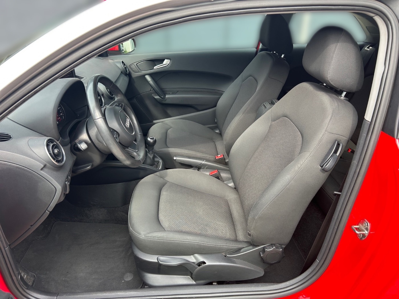 Audi A1 1.4 TFSI Attraction ALU KA NEBEL PDC SHZ Bild 7