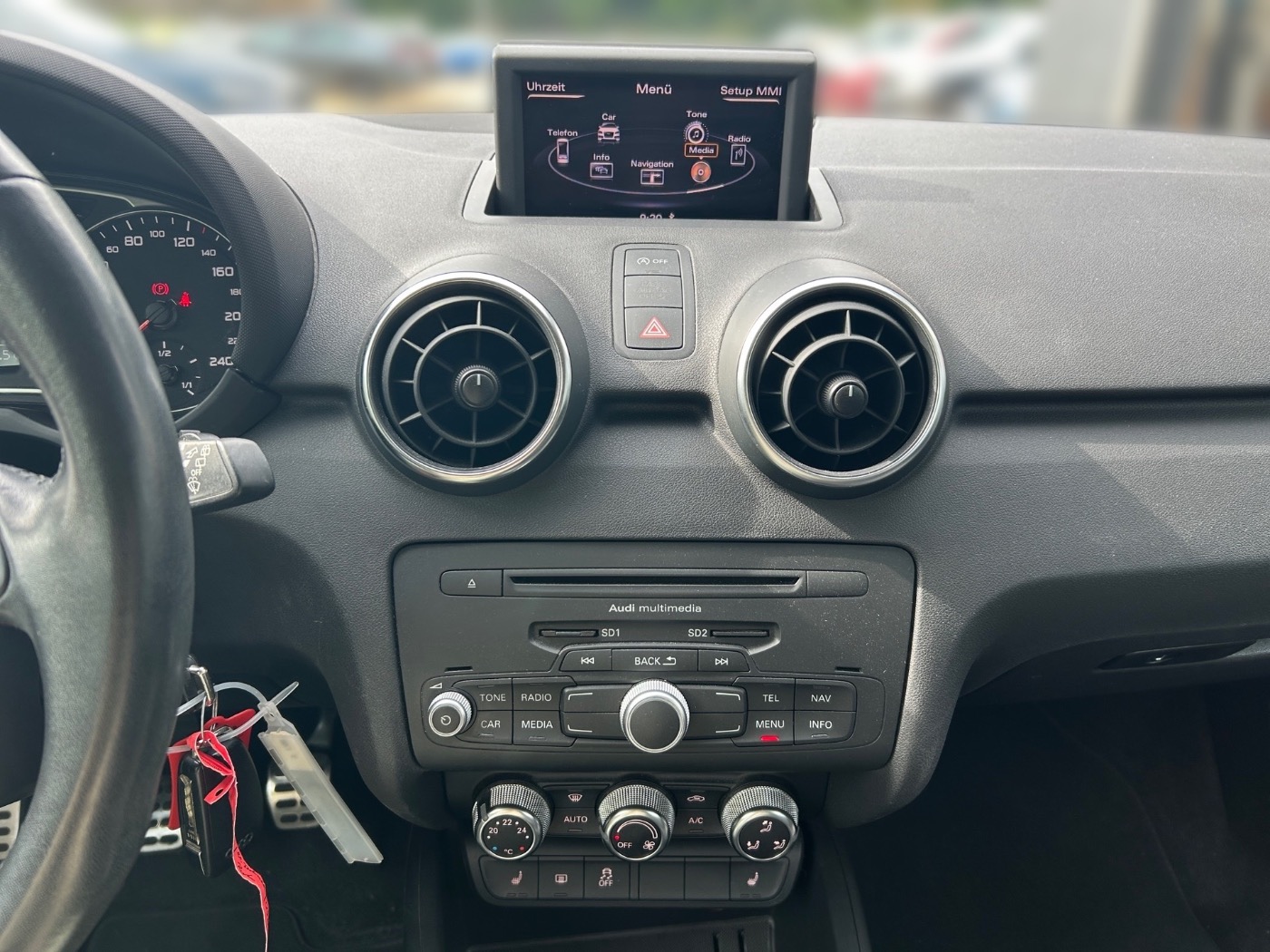 Audi A1 1.4 TFSI Attraction ALU KA NEBEL PDC SHZ Bild 9