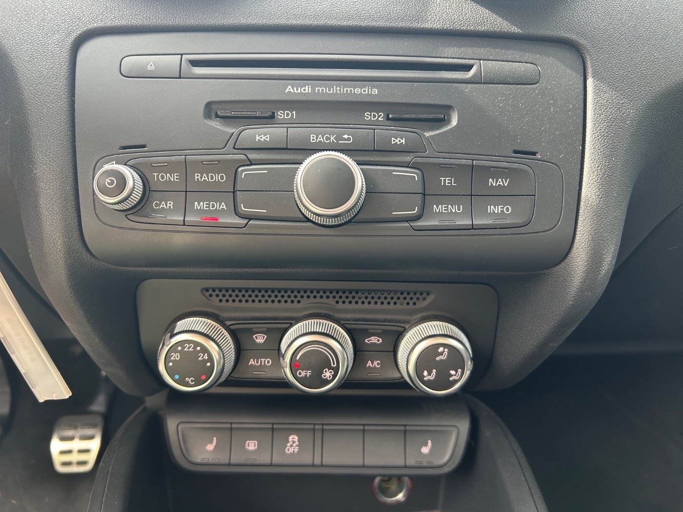 Audi A1 1.4 TFSI Attraction ALU KA NEBEL PDC SHZ Bild 16