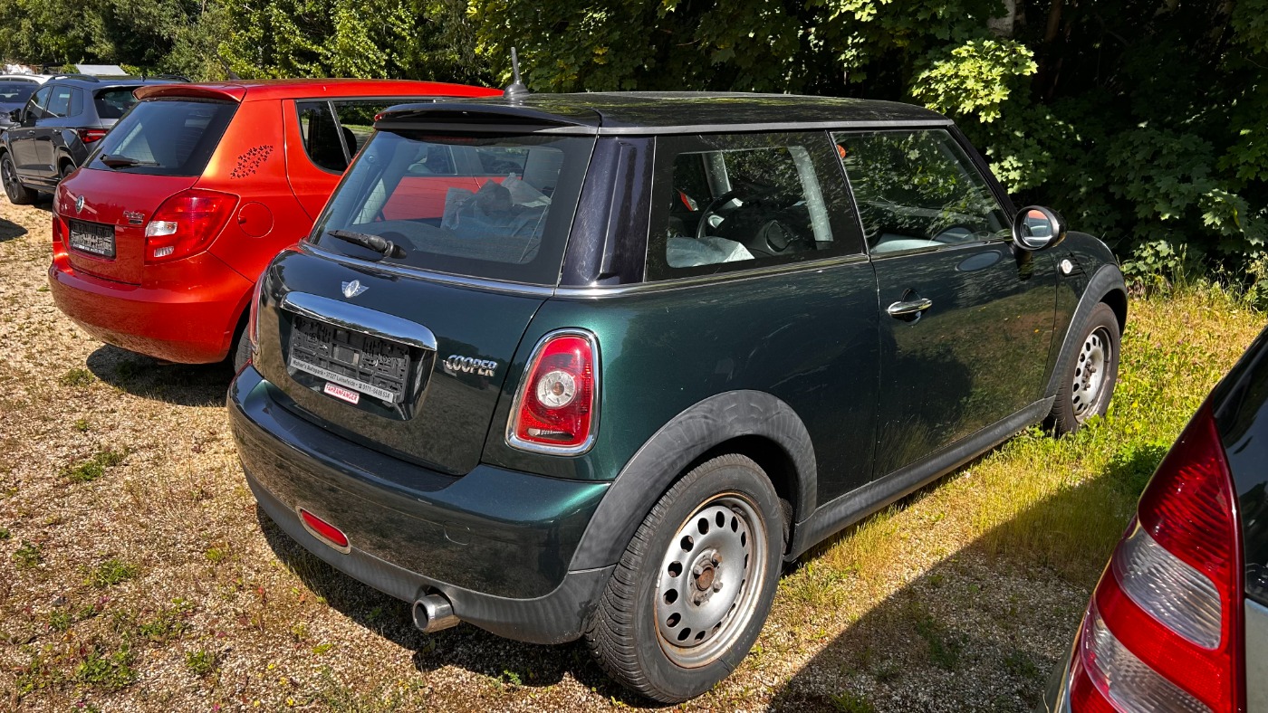 MINI Cooper 1.6 ALU KLIMA NEBEL RADIO PANO SHZ Bild 3