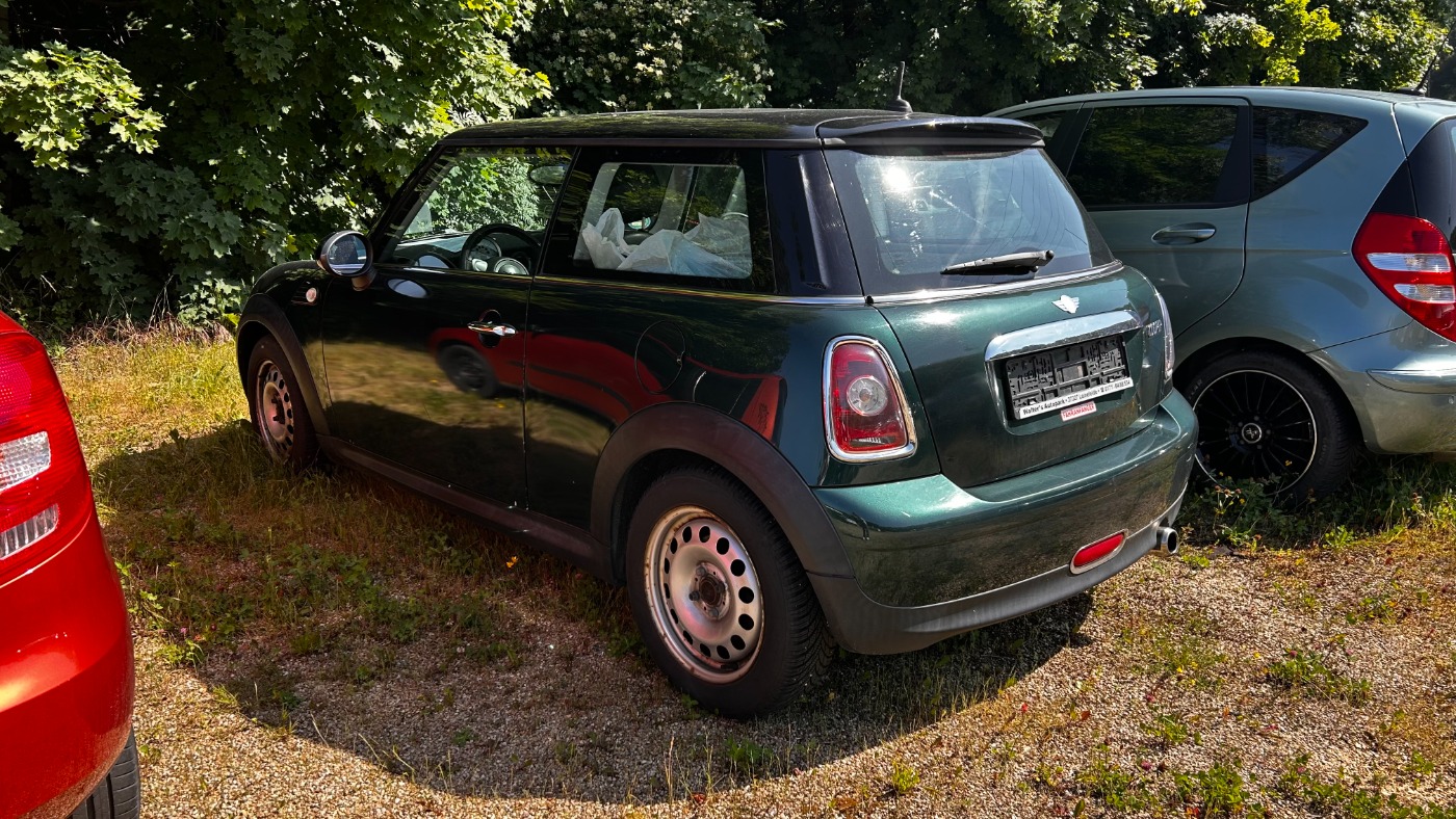 MINI Cooper 1.6 ALU KLIMA NEBEL RADIO PANO SHZ Bild 4