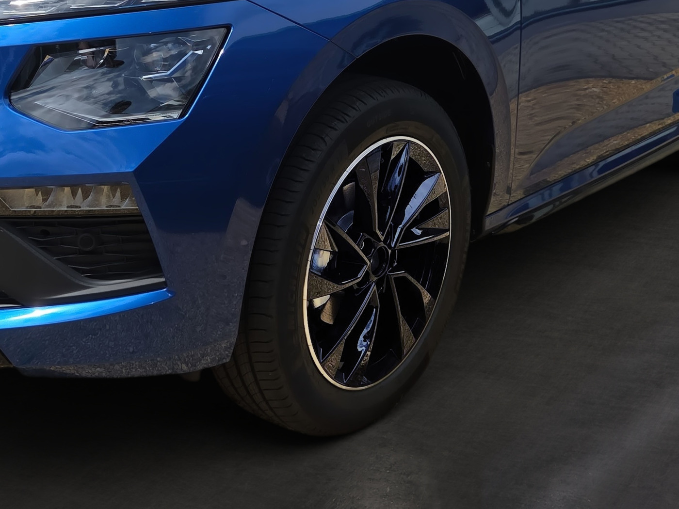 Škoda Kamiq 1.0 TSI Monte Carlo MATRIX PANO RFK SHZ VC Bild 4