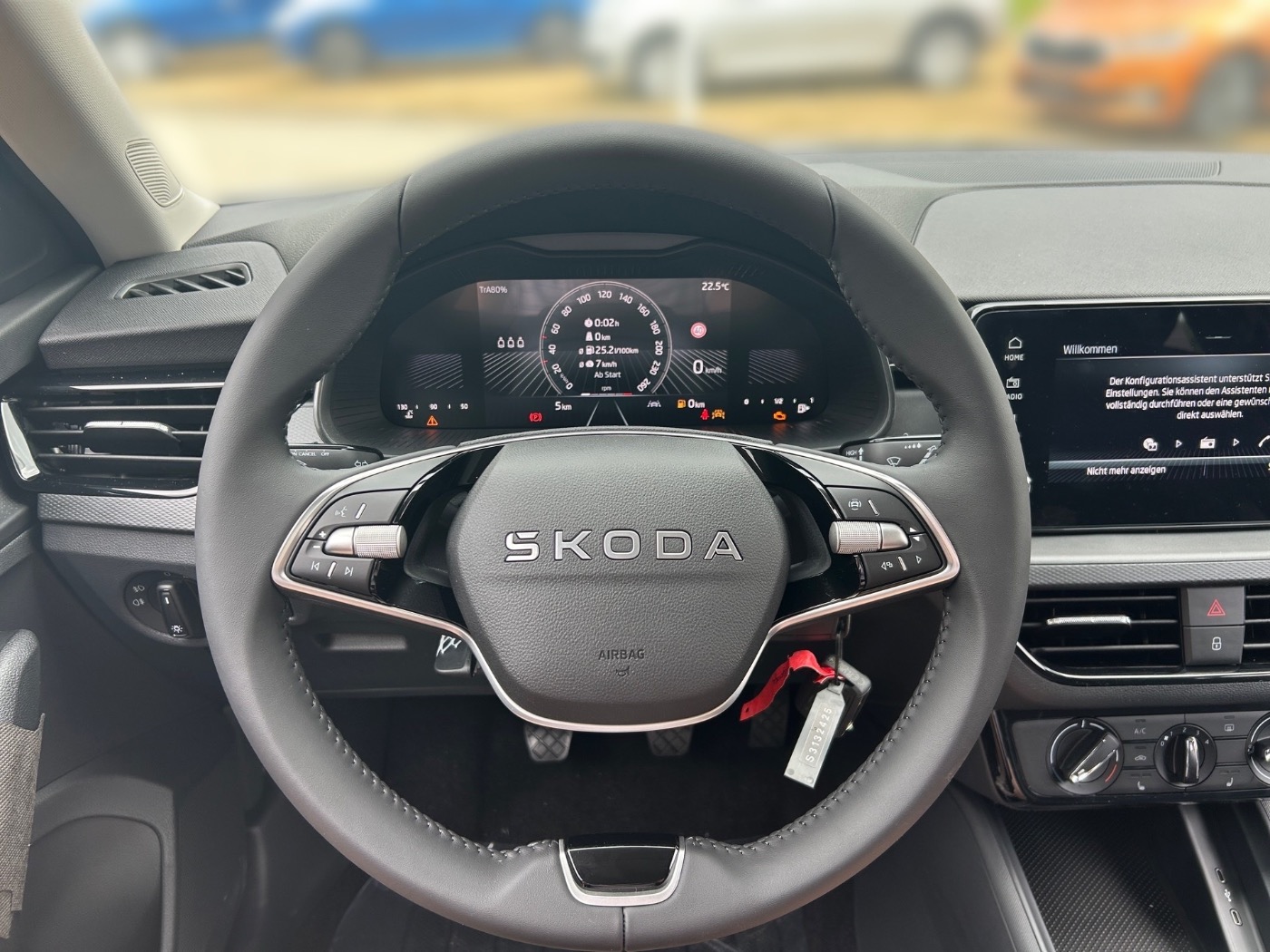 SKODA Kamiq 1.0 TSI Essence DAB LED NEBEL PDC SHZ TOUCH Bild 8