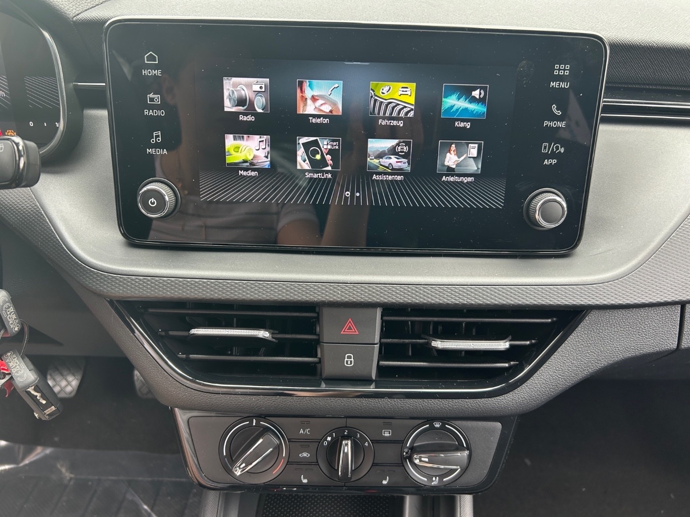 SKODA Kamiq 1.0 TSI Essence DAB LED NEBEL PDC SHZ TOUCH Bild 9