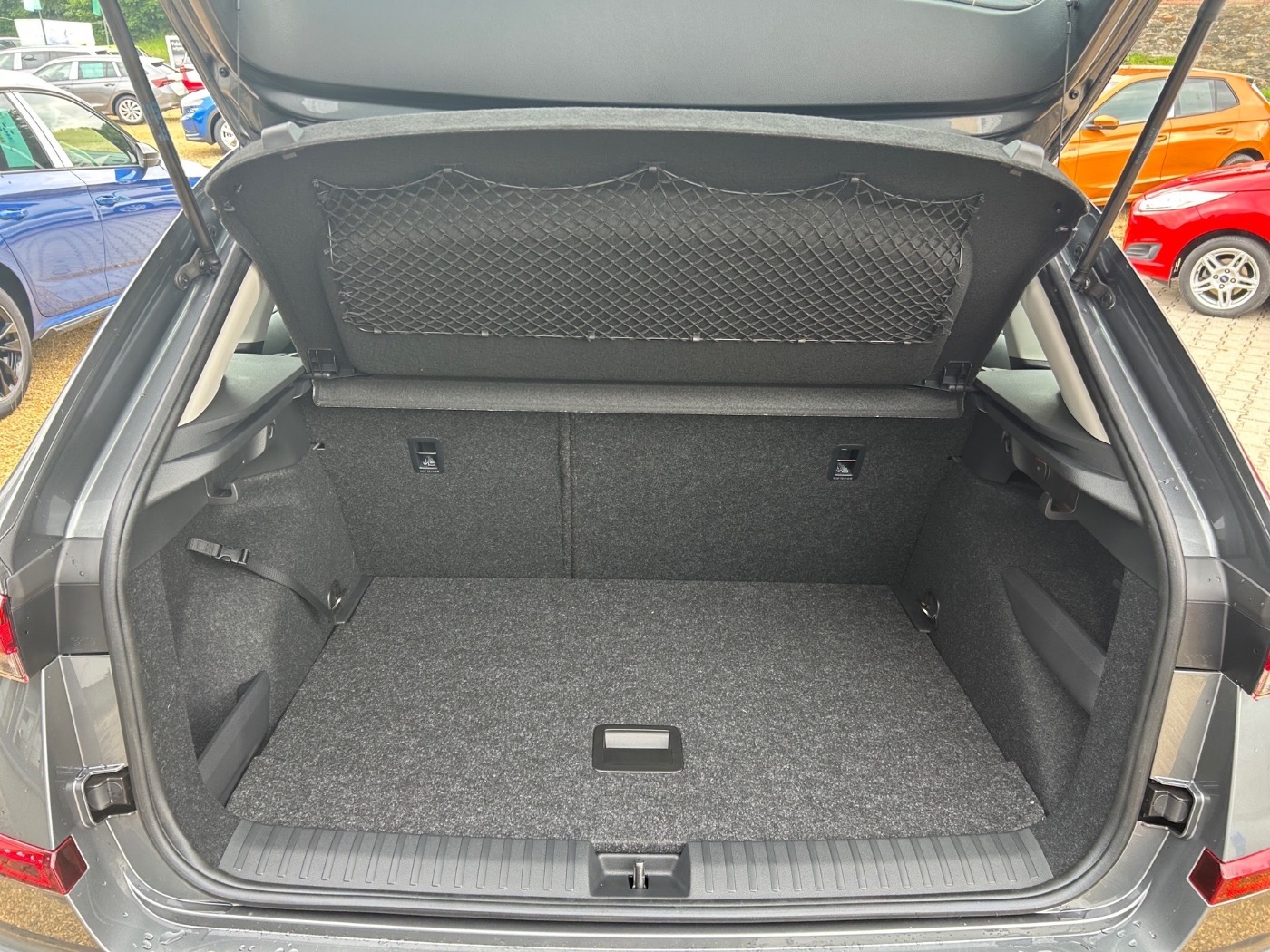SKODA Kamiq 1.0 TSI Essence DAB LED NEBEL PDC SHZ TOUCH Bild 12