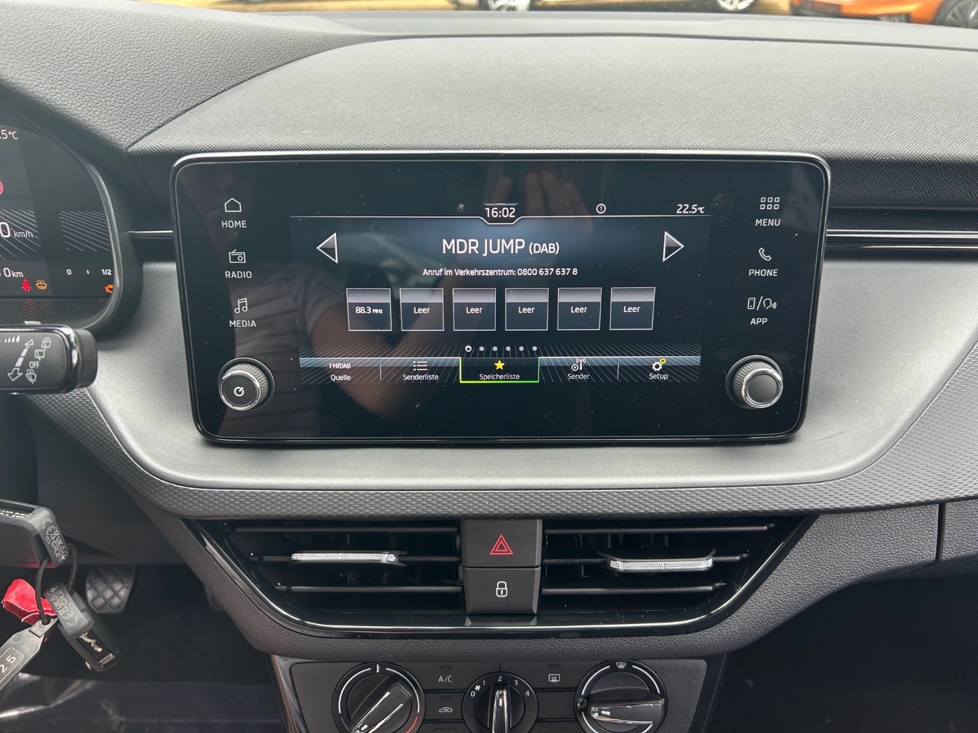 SKODA Kamiq 1.0 TSI Essence DAB LED NEBEL PDC SHZ TOUCH Bild 14