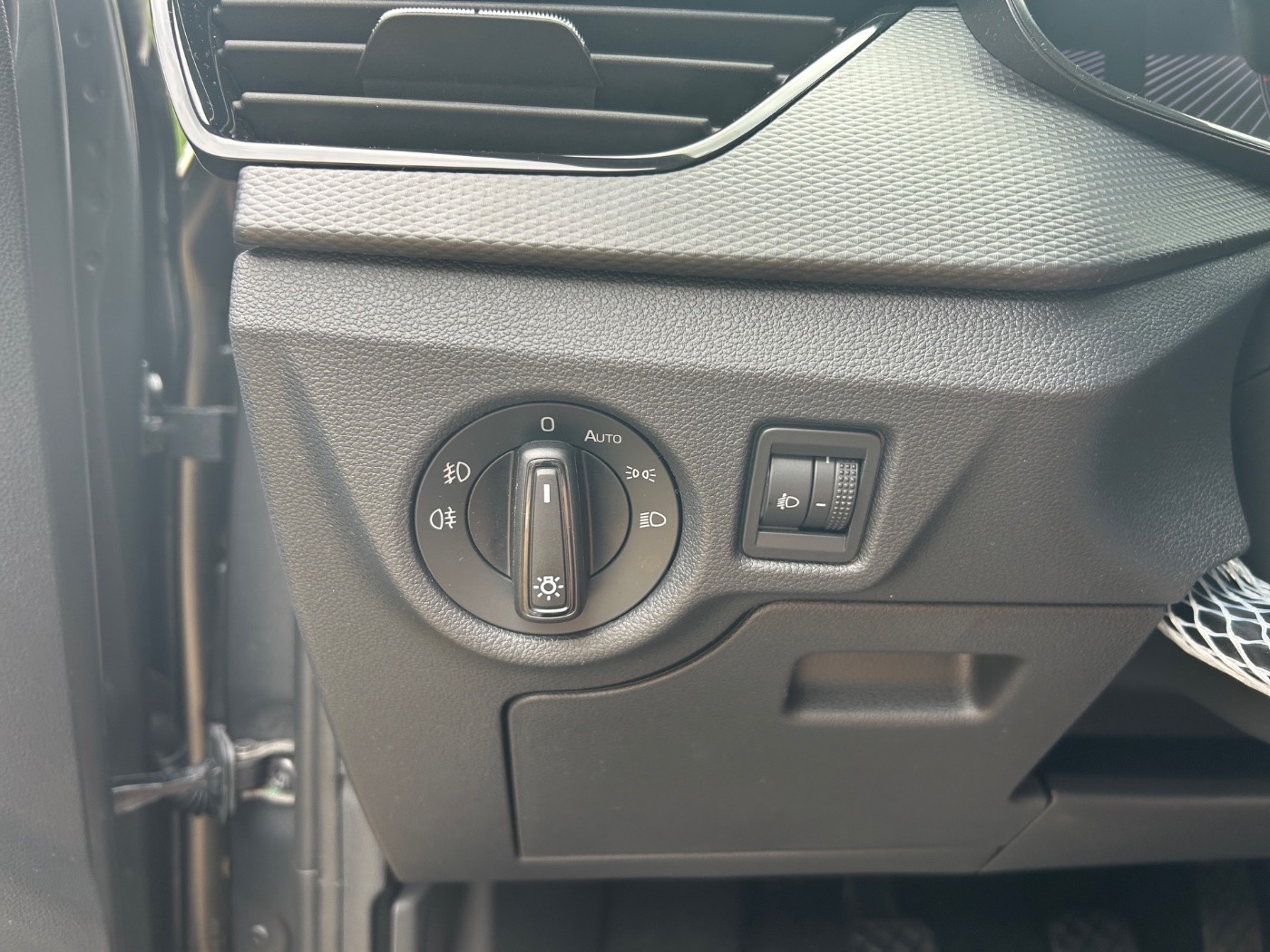 SKODA Kamiq 1.0 TSI Essence DAB LED NEBEL PDC SHZ TOUCH Bild 15