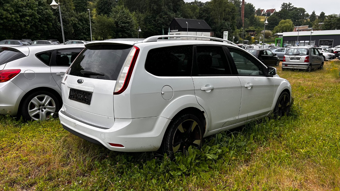 FORD Focus Turnier 1.8 Style + AUDIOSYSTEM KLIMA ZV Bild 3