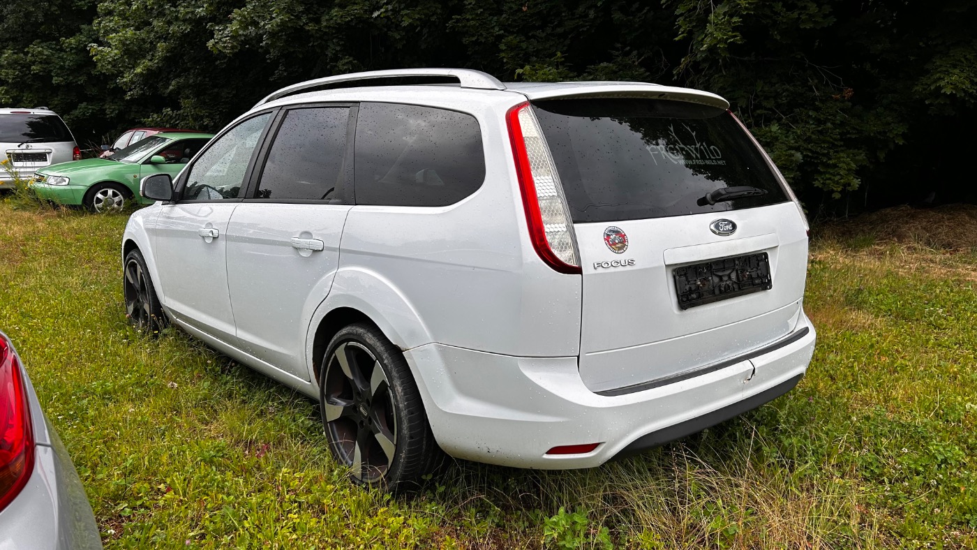 FORD Focus Turnier 1.8 Style + AUDIOSYSTEM KLIMA ZV Bild 4