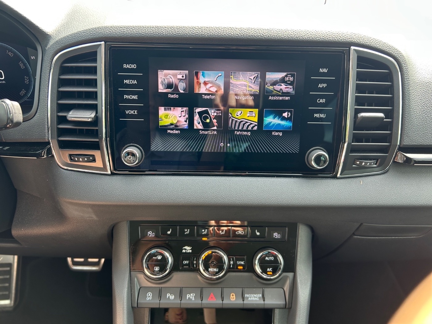 SKODA Karoq 1.5 TSI ACT DSG Style AHK ACC MATRIX Bild 7