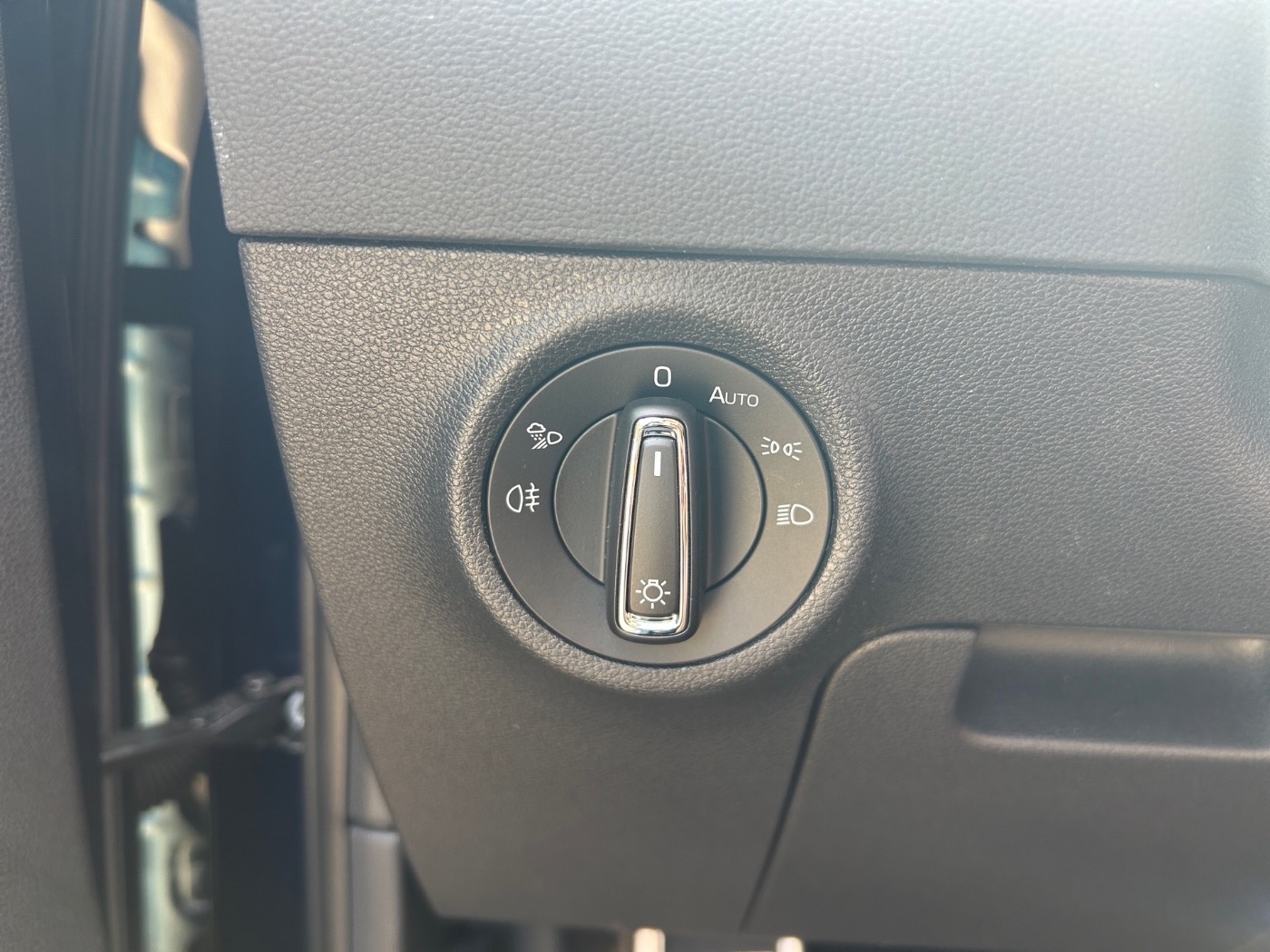 SKODA Karoq 1.5 TSI ACT DSG Style AHK ACC MATRIX Bild 11