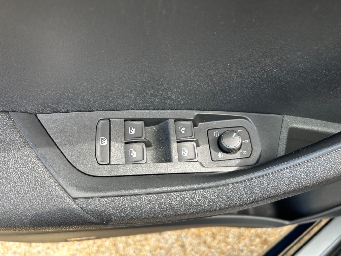 SKODA Karoq 1.5 TSI ACT DSG Style AHK ACC MATRIX Bild 14