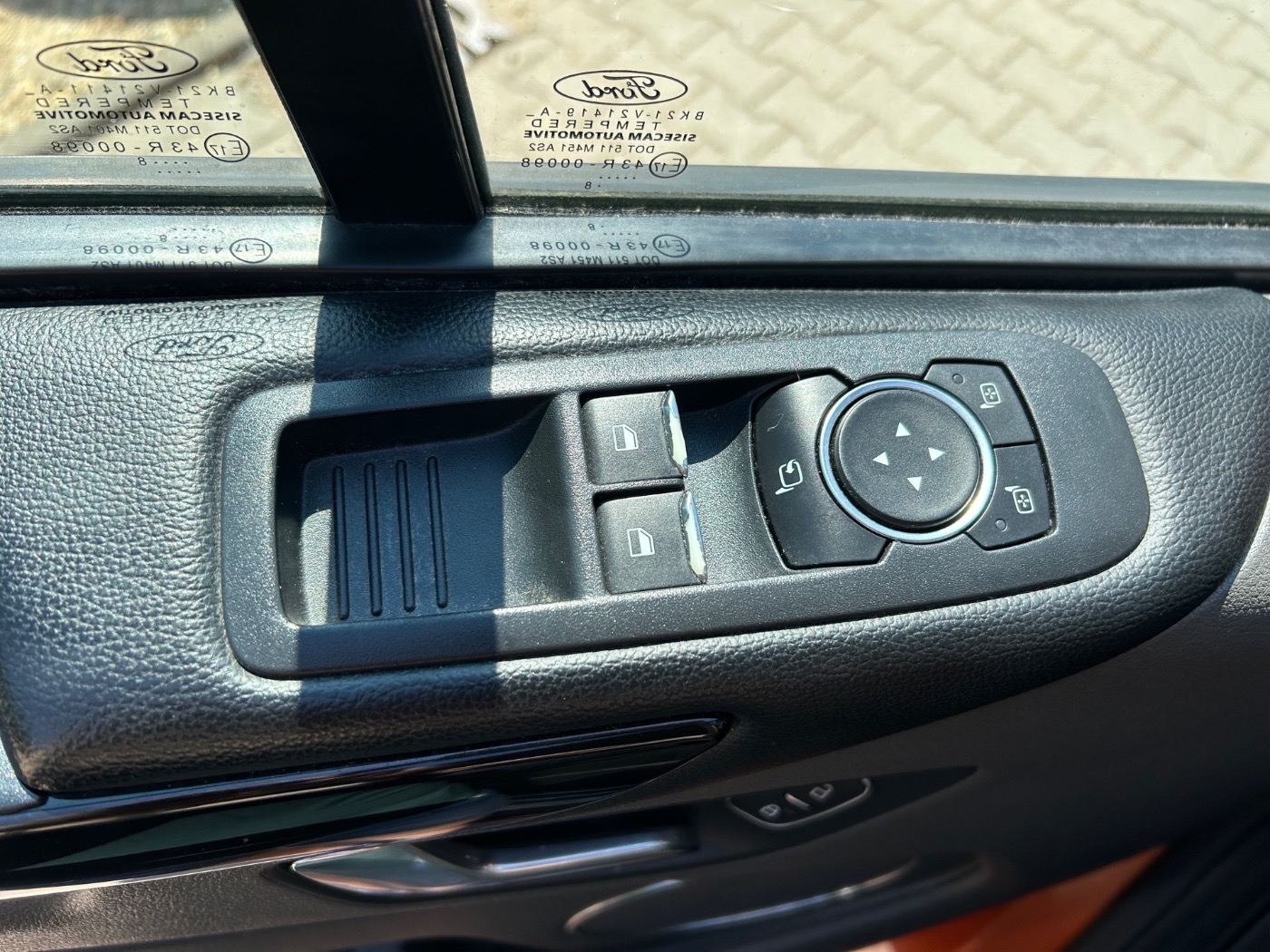 FORD Tourneo Custom 2.0 TDCi L2 Titanium 8-Sitze Bild 14