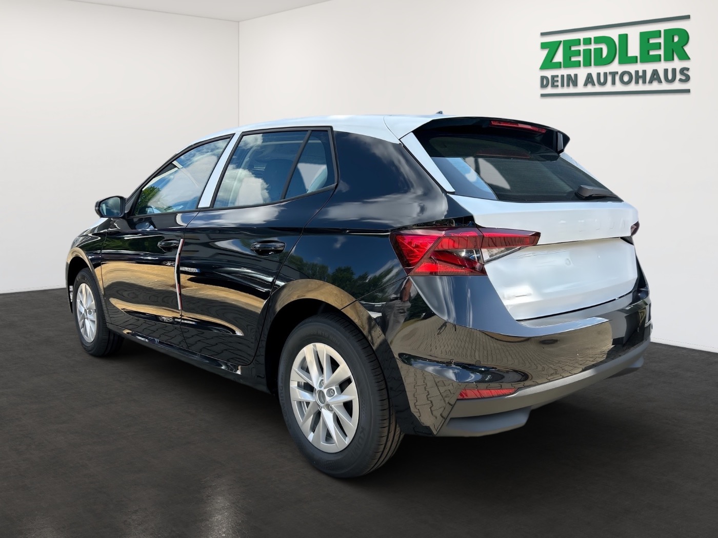 SKODA Fabia 1.0 TSI Essence DAB LED LM NEBEL PDC SHZ Bild 4