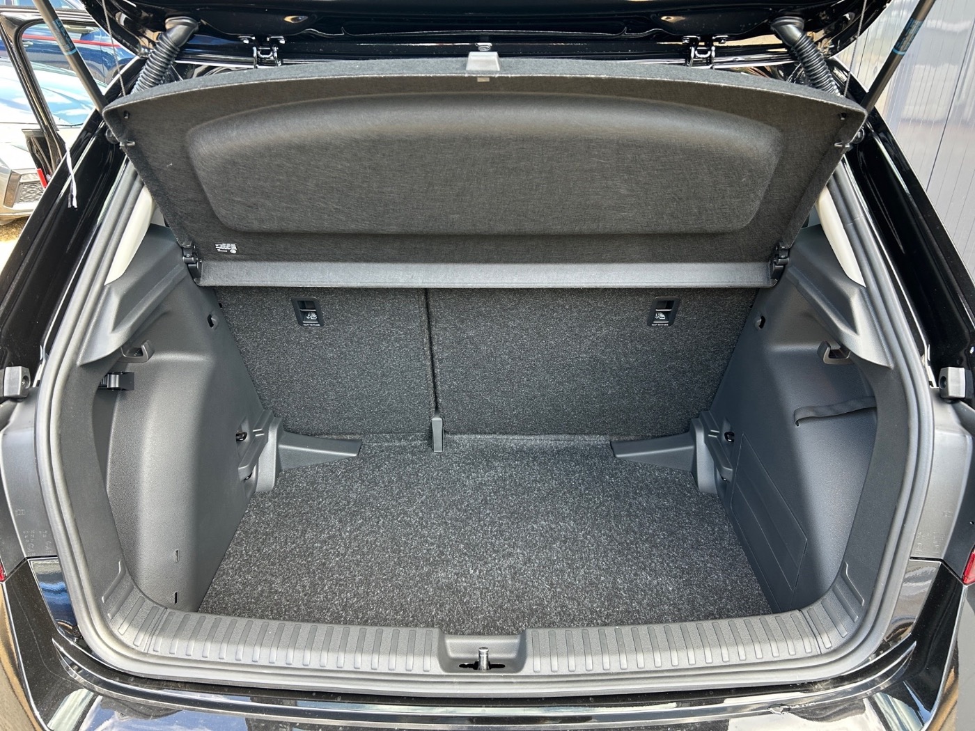 SKODA Fabia 1.0 TSI Essence DAB LED LM NEBEL PDC SHZ Bild 12