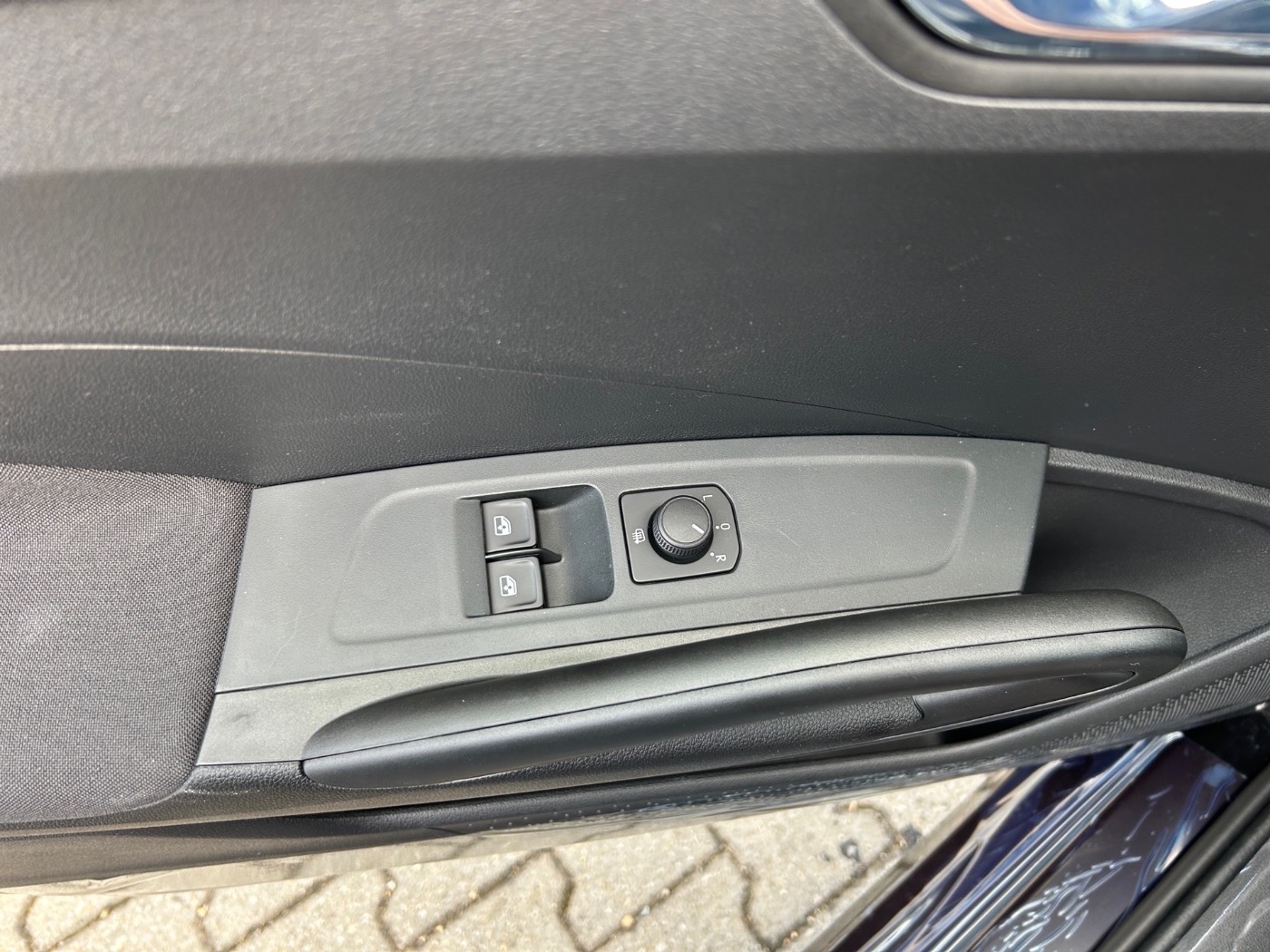 SKODA Fabia 1.0 TSI Essence DAB LED LM NEBEL PDC SHZ Bild 16
