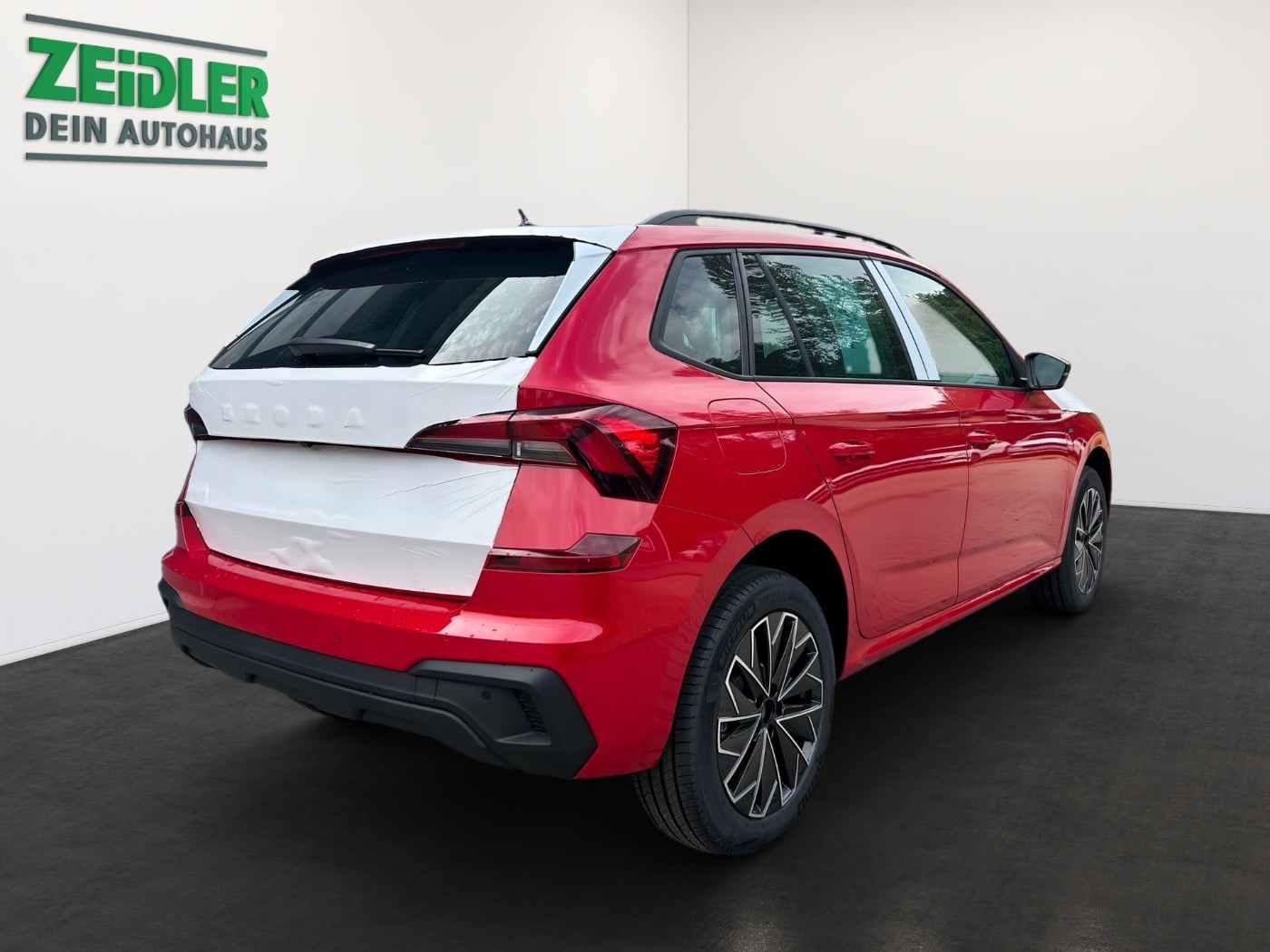 SKODA Kamiq 1.0 TSI Selection AHK DAB LED NAVI PDC SHZ Bild 3