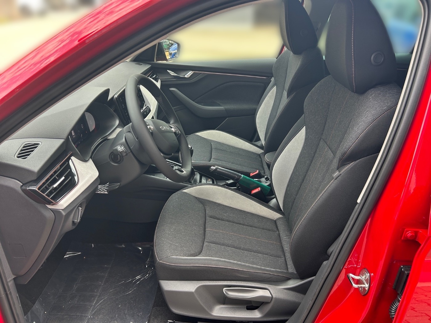 SKODA Kamiq 1.0 TSI Selection AHK DAB LED NAVI PDC SHZ Bild 5