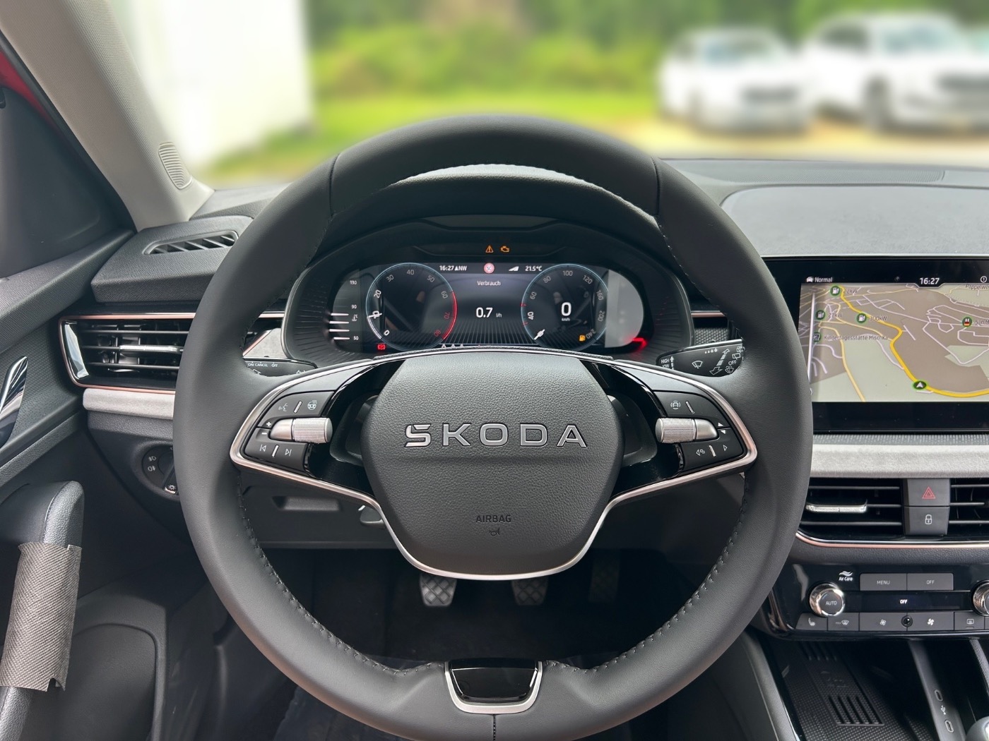 SKODA Kamiq 1.0 TSI Selection AHK DAB LED NAVI PDC SHZ Bild 6