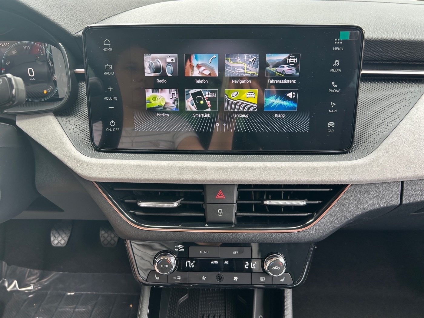 SKODA Kamiq 1.0 TSI Selection AHK DAB LED NAVI PDC SHZ Bild 7